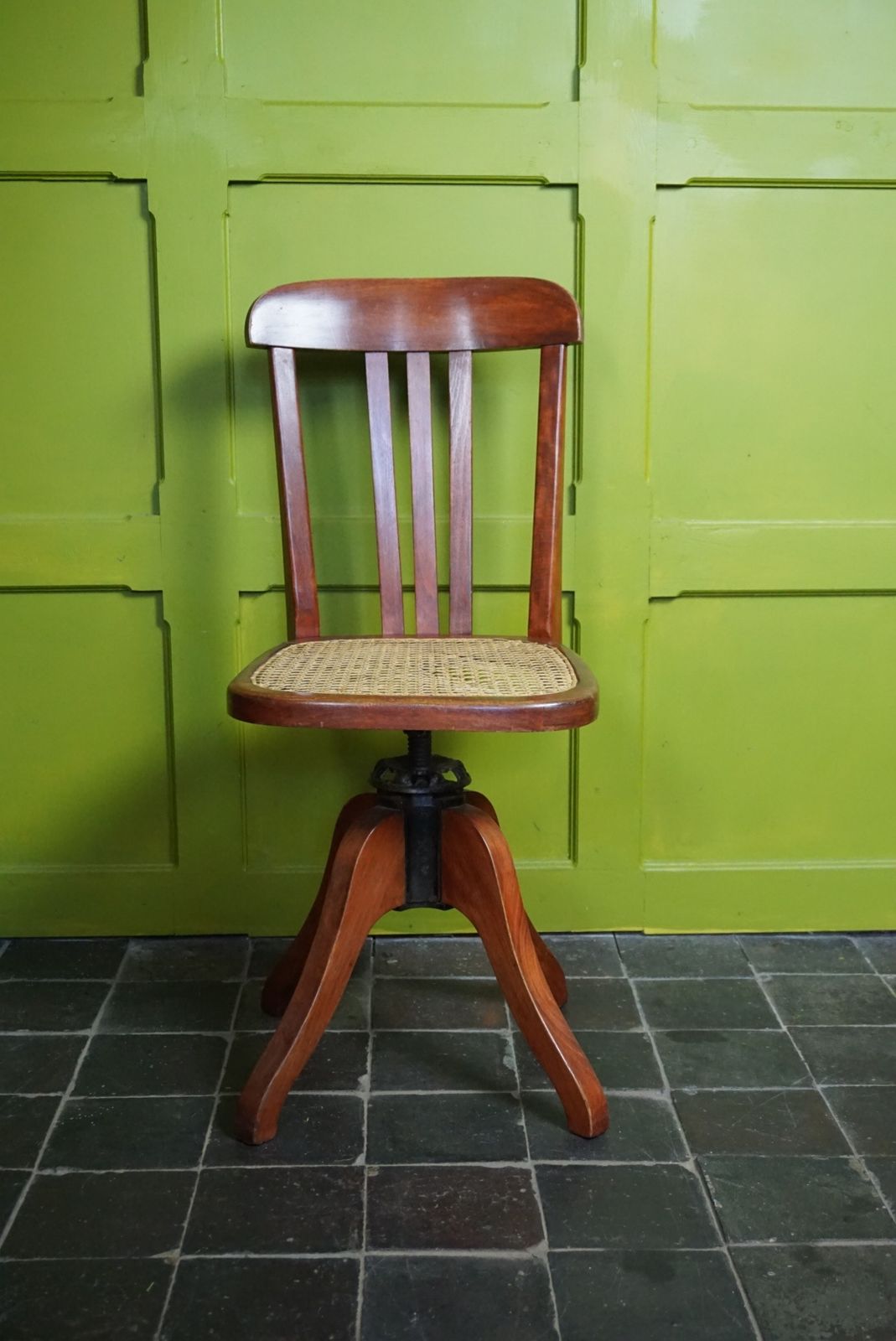 photo vintage A French Swivel Office Chair, 1940s