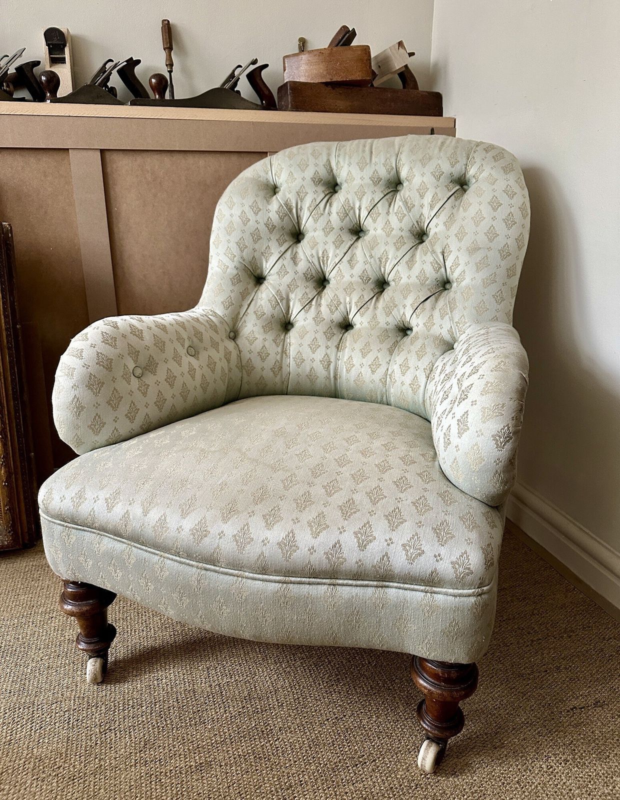 Elegant Late Victorian Button Back Armchair With Turned Legs & Original Castors C.1880 photo furniture