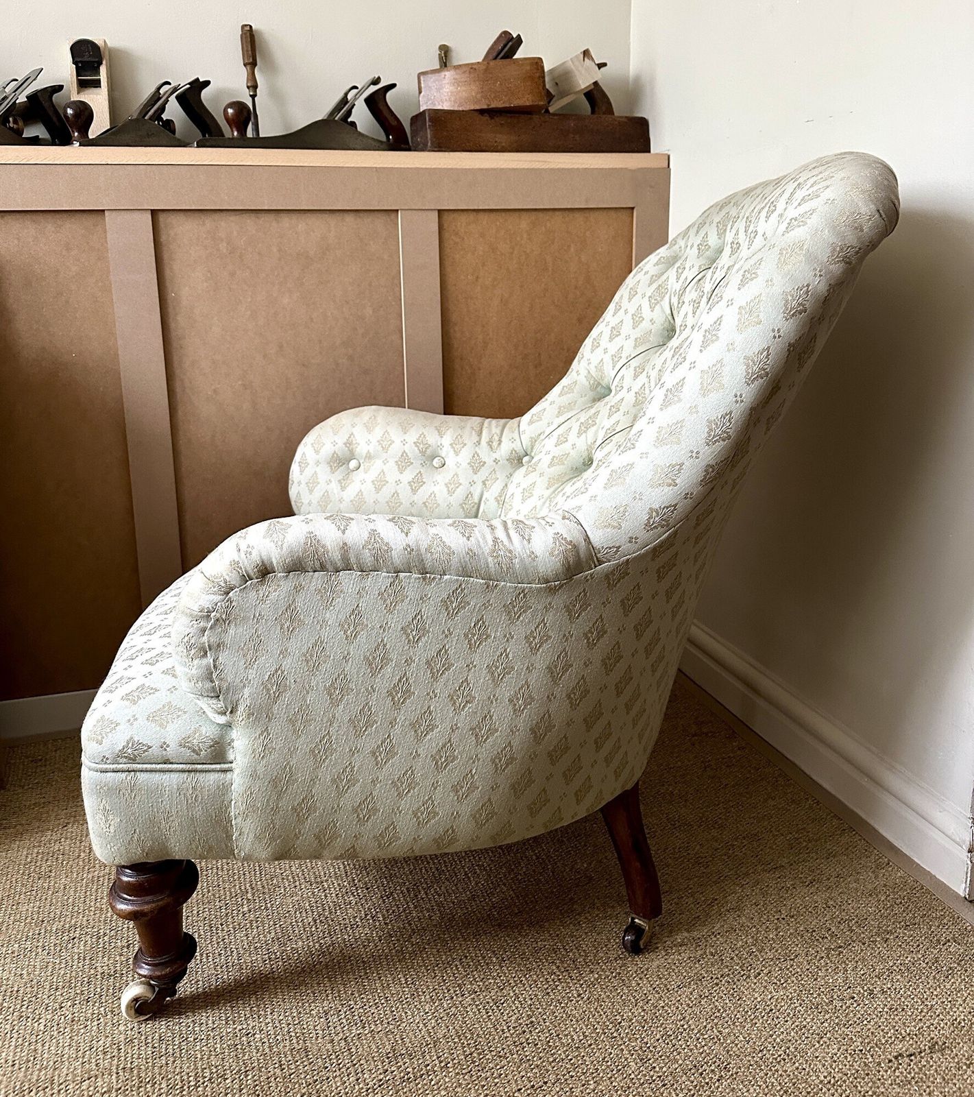 Elegant Late Victorian Button Back Armchair With Turned Legs & Original Castors C.1880 photo 825.0