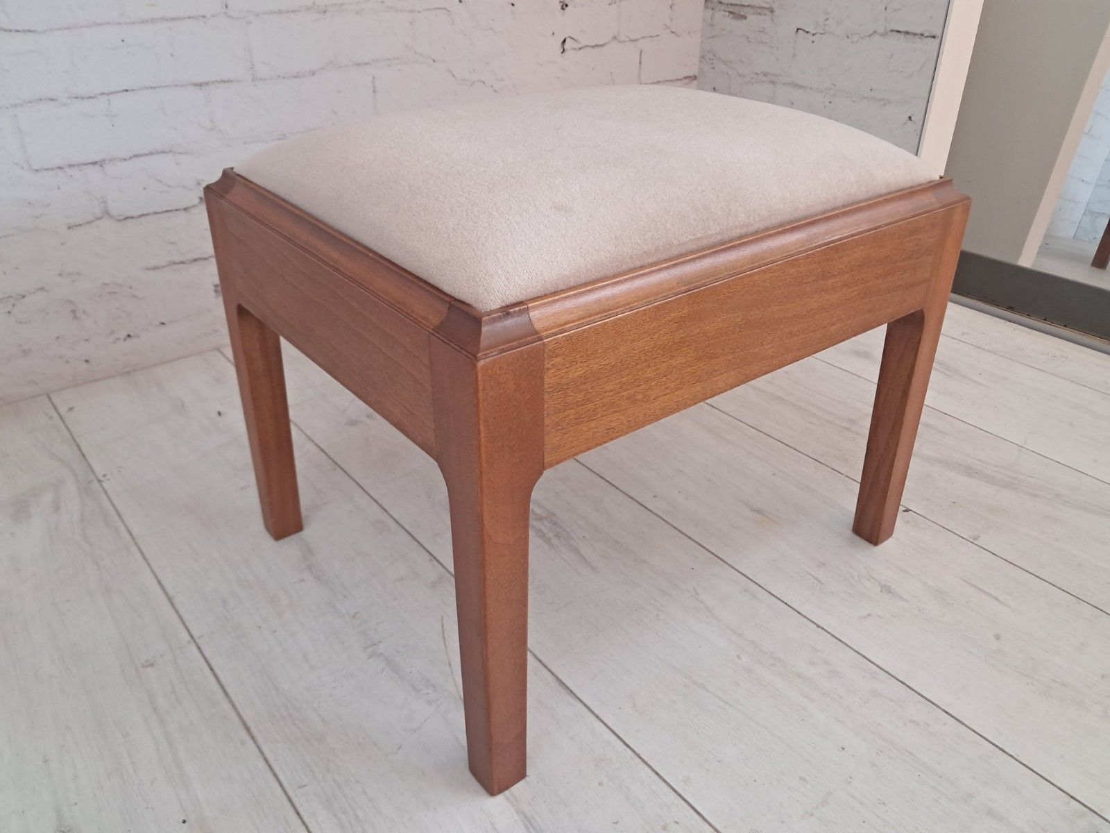 Vintage Stag Foot Stool Beige Velour Teak Wood 1995 photo vinterior