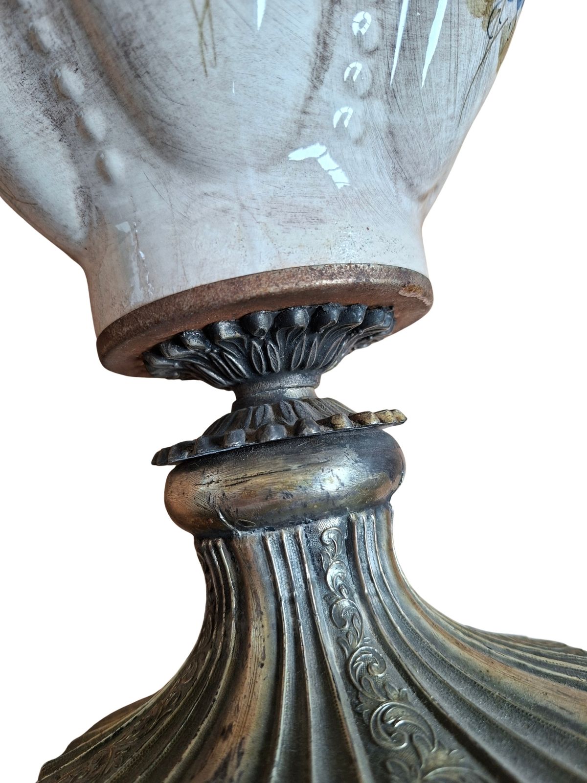 photo vintage Lampada Da Tavolo Vintage In Ceramica Dipinta A Mano E Velluto Bordeaux