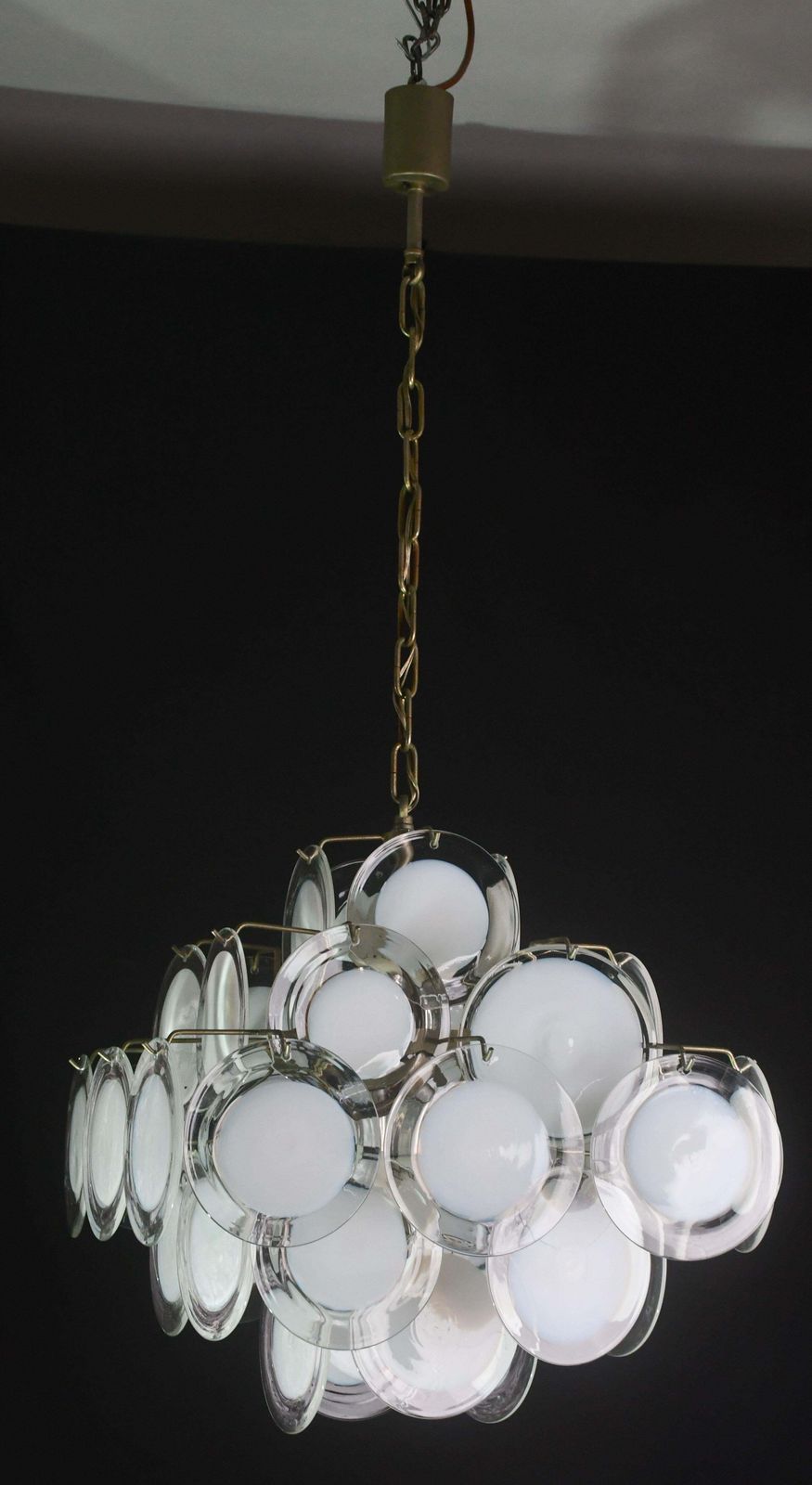 photo vinterior Large 36 Murano Glass White Disch Chandelier By Vistosi, 1970s