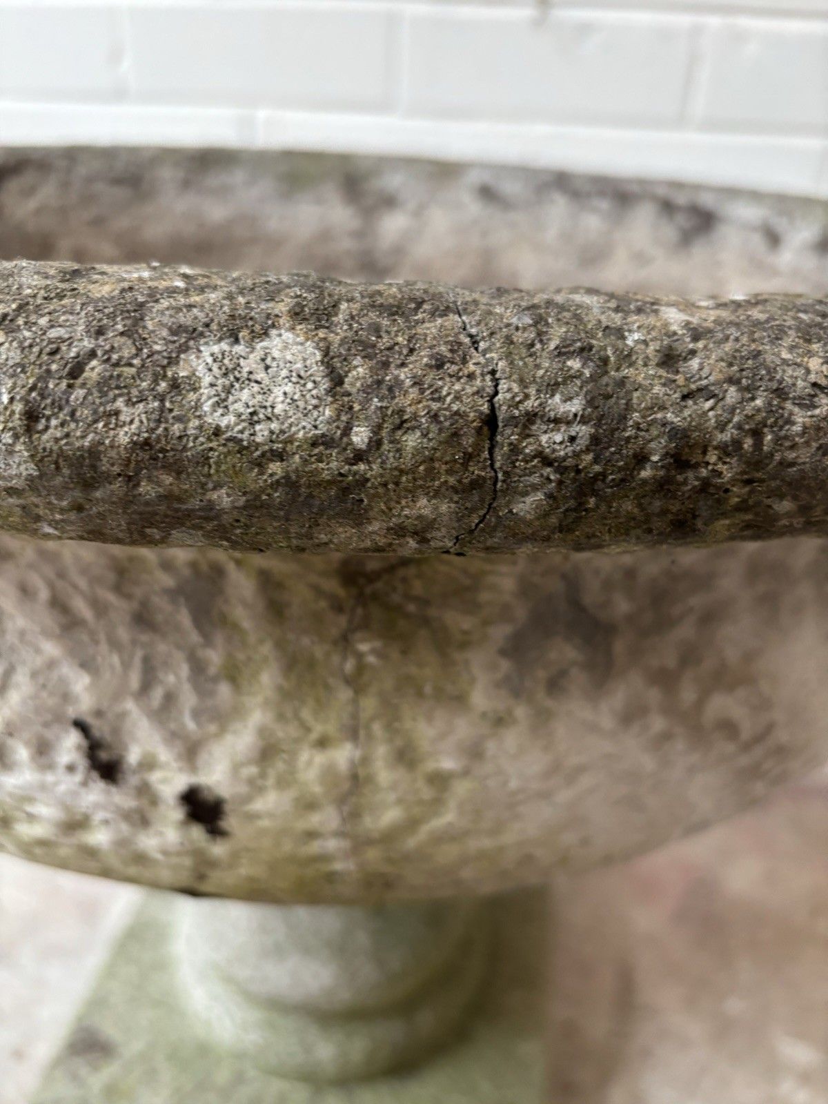 A Large Stylish & Attractive 20th Century Comp Stone Urn. photo vinterior