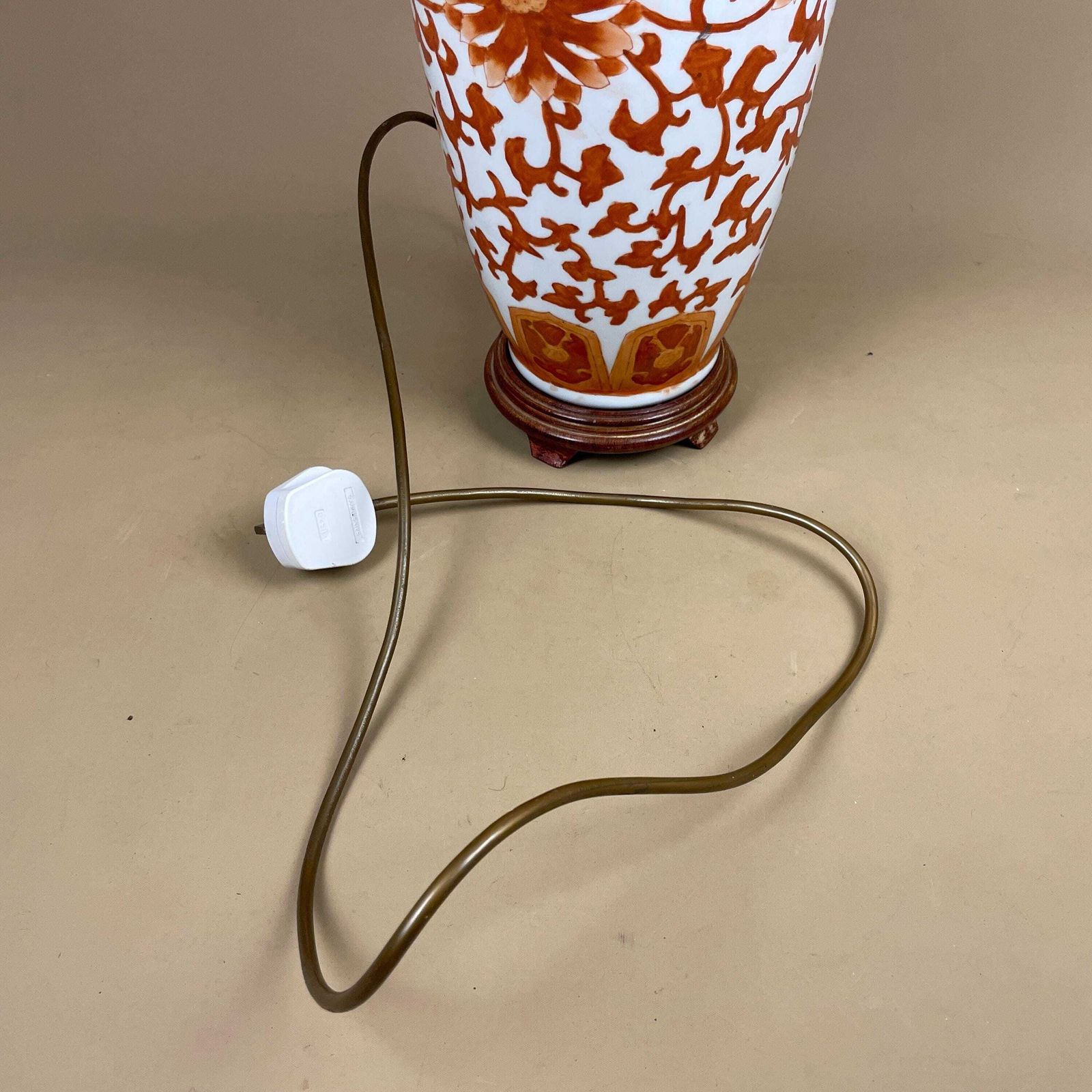 139.0 Oriental Ceramic Lamp Light Bedside Table Hand Painted Floral Design Pattern Wood Base Chinese Vase White Orange Antique Lampshade Shade photo