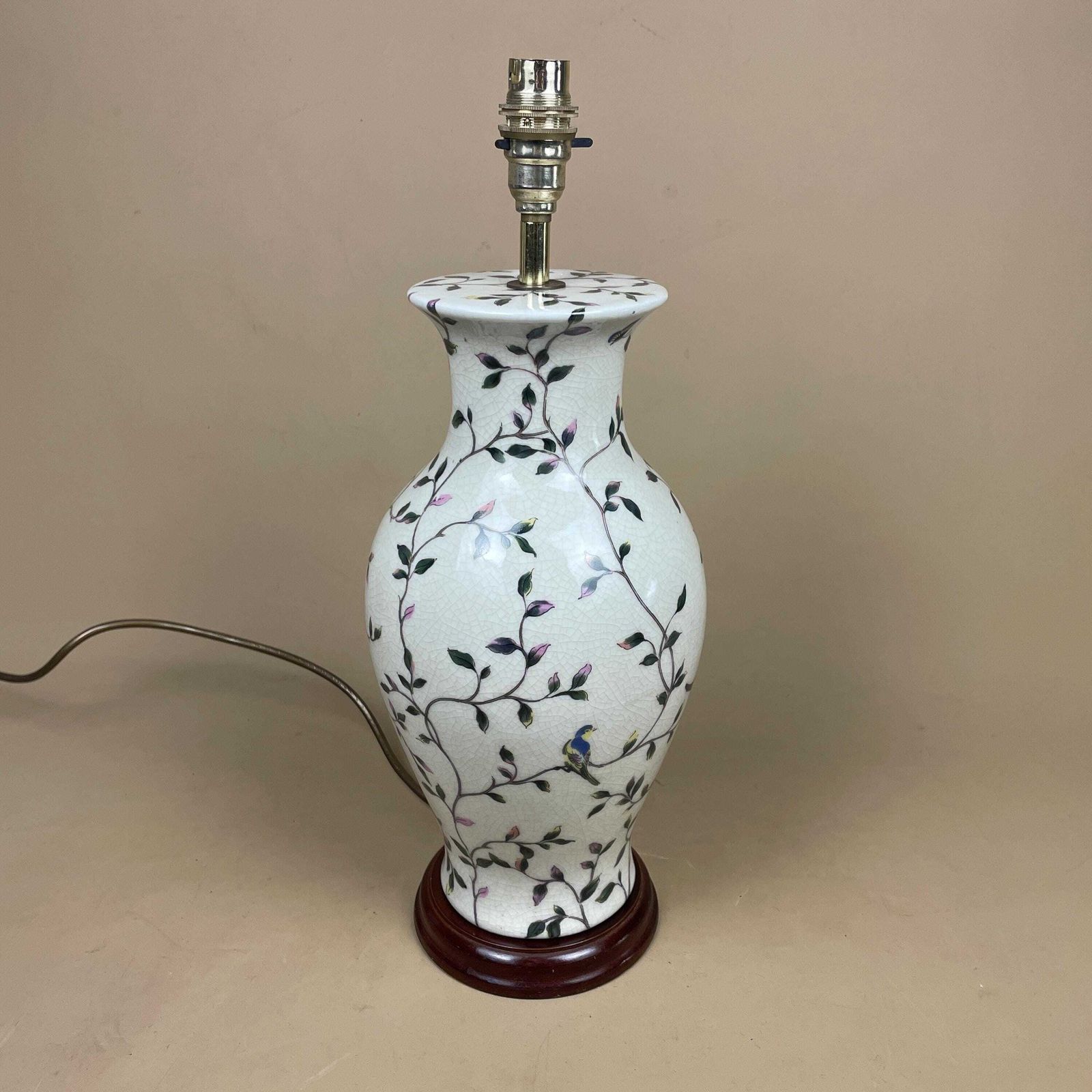 Oriental Ceramic Lamp Light Bedside Table Hand Painted Floral Bird Design Pattern Wood Base Chinese Vase Cream Antique Gold Metal Wooden