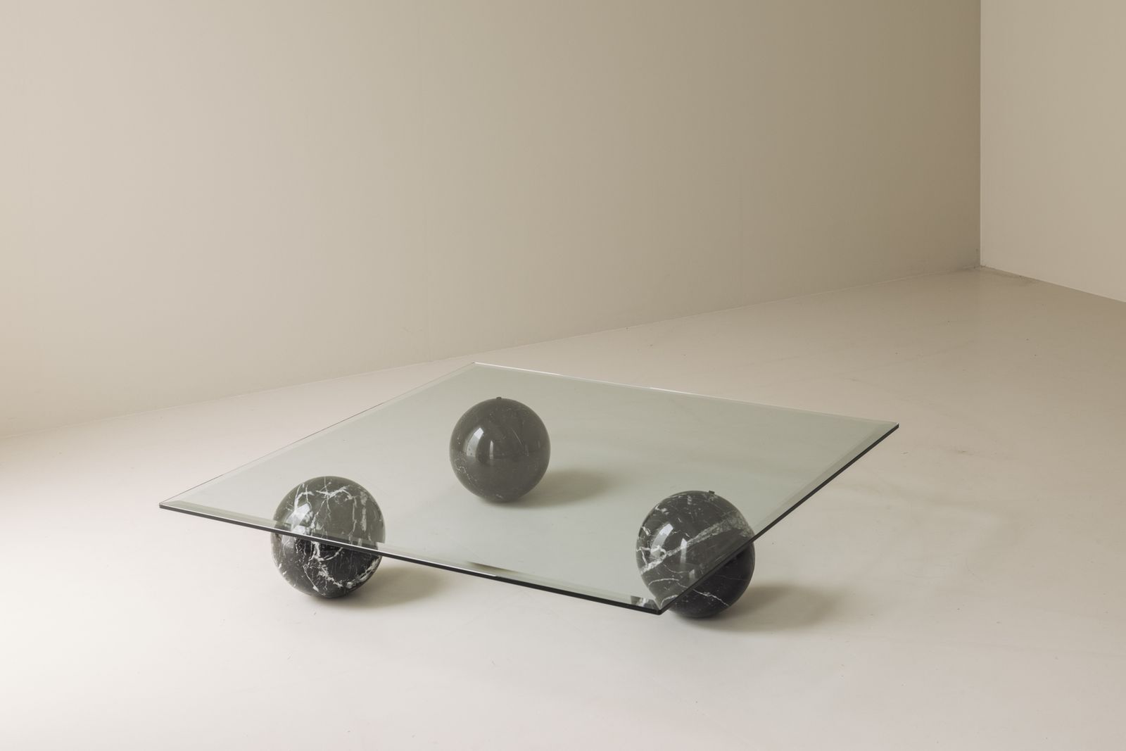 photo furniture Square Marble & Glass Coffee Table In The Taste Of Massimo Vignelli, Italy 1970s