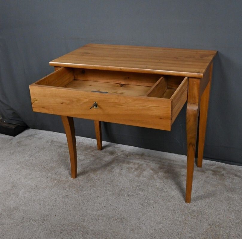 photo vinterior Small Walnut Console Table, Restoration Period – Early 19th Century