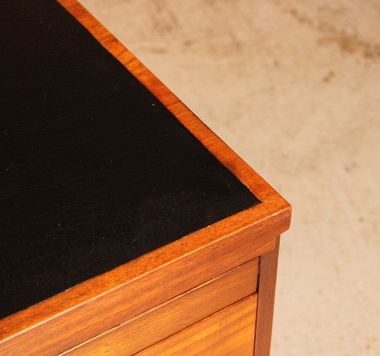 photo vintage British Mid Century Executive Teak Desk With Brass Handles, Circa 1970s