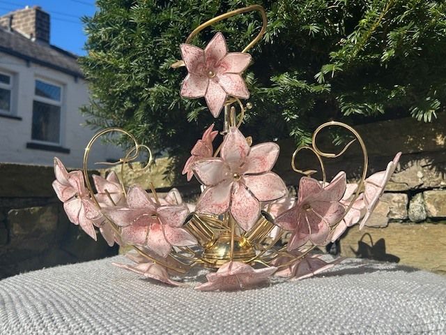 photo vinterior Vintage Italian Pink Glass Flower Chandelier – Murano Style – Gilt Metal