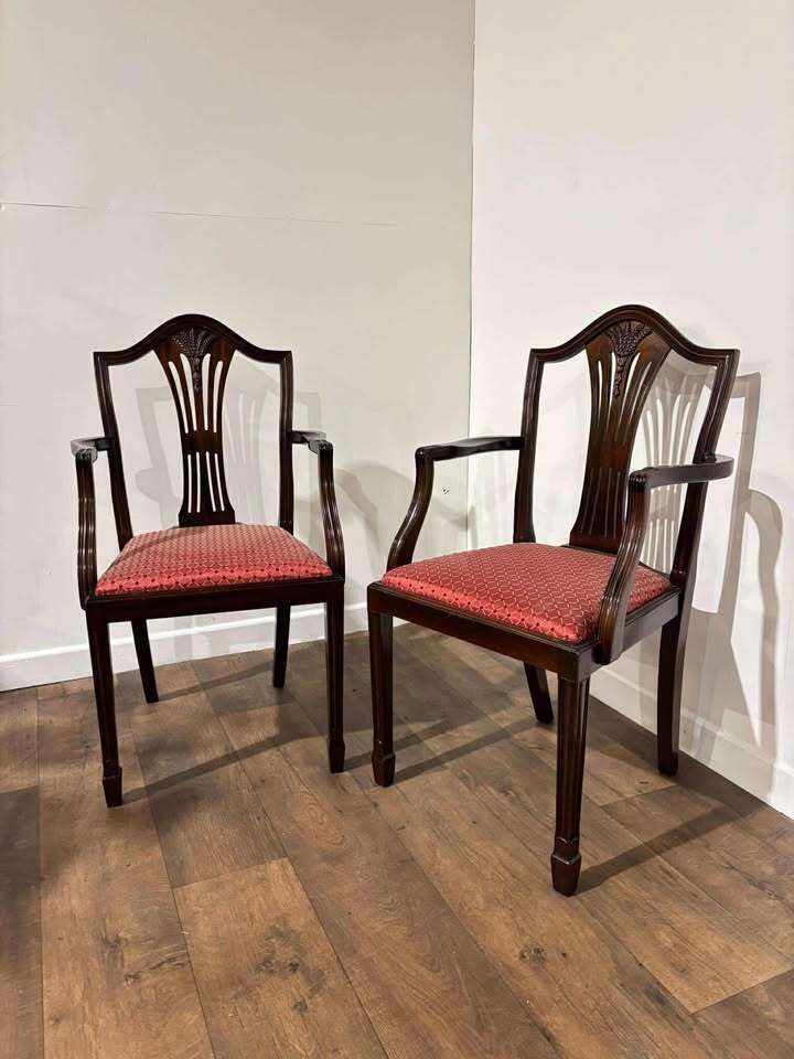 Pair Of Reproduction Mahogany Carver Armchairs photo vinterior