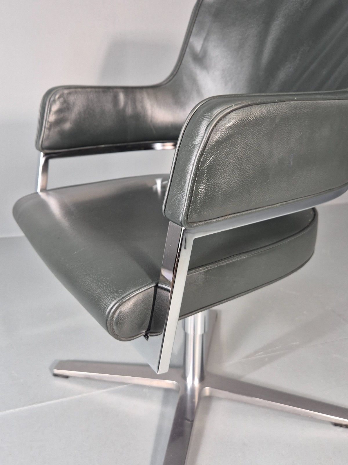 200.0 Leather Office Swivel Chair Dark Green Chrome Brunner Tempus Modern Eb11722 Mswi photo