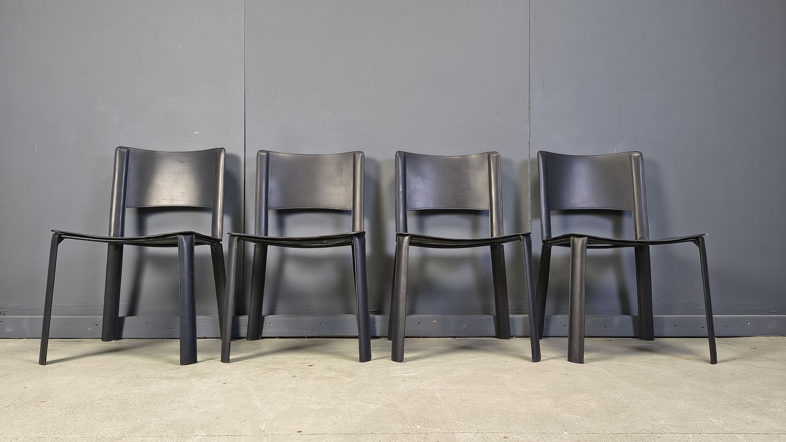 photo vinterior Vintage Black Leather Dining Chairs, Italy, 1980s