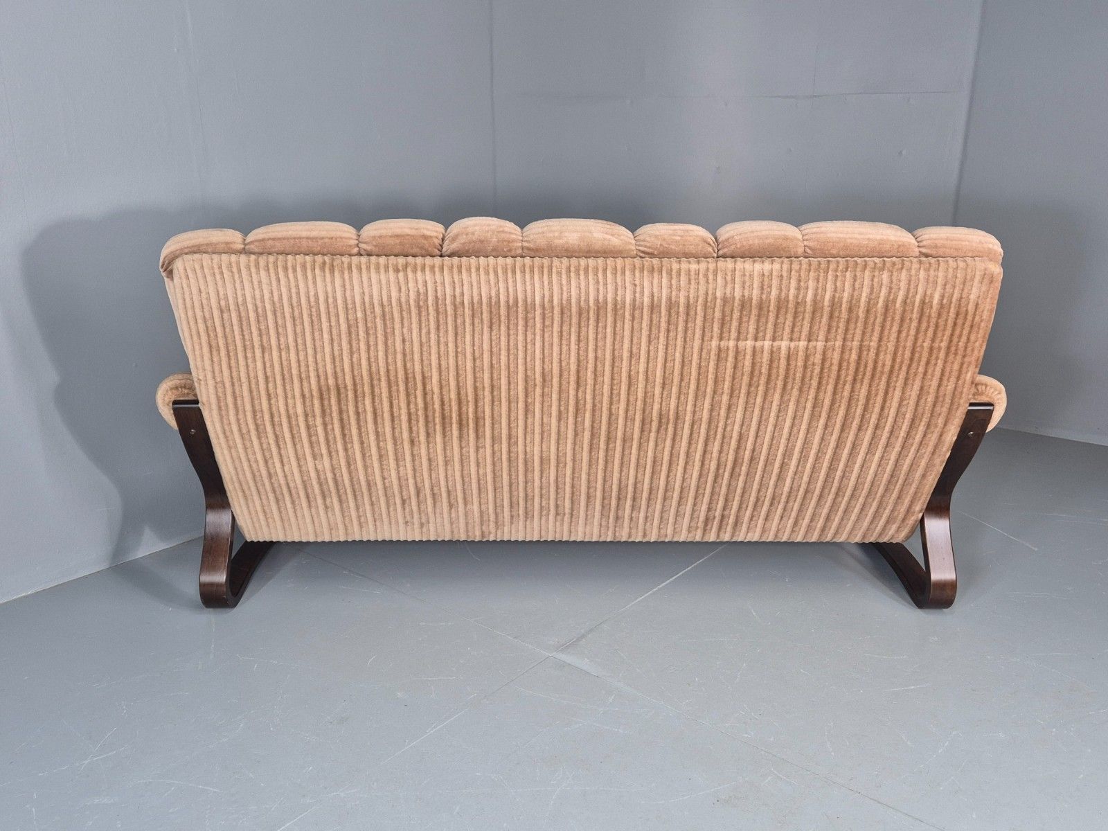 photo vintage Vintage 3 Seat Sofa Beige Corduroy On Bentwood Base 1970s Retro Mcm Eb11646 M3ss