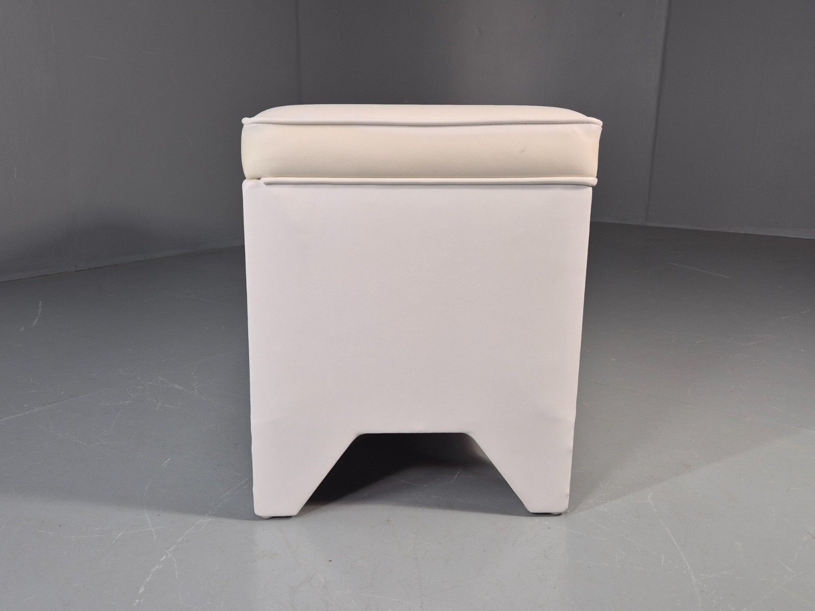 photo furniture 1970s Vinyl Ottoman Storage Chest White Retro Kitsch Eb11572 Mwoo