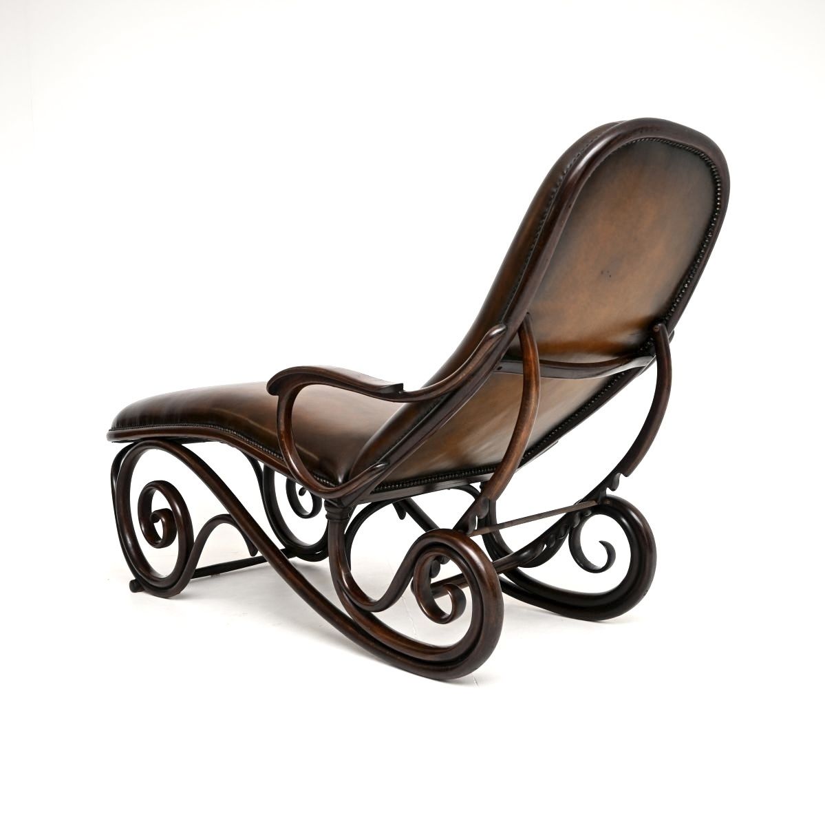 photo vintage Antique Bentwood Leather Chaise Longue By Thonet