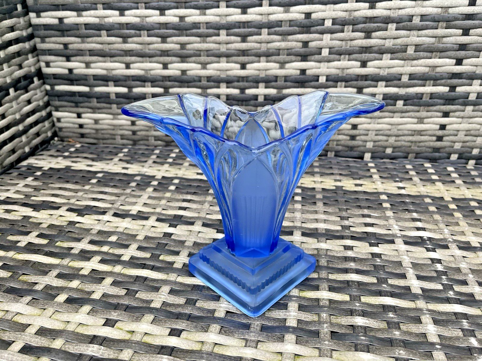 photo vinterior Beautiful Blue Art Deco Walther & Sohne Greta Stepped Base Flower Vase Posy 30's