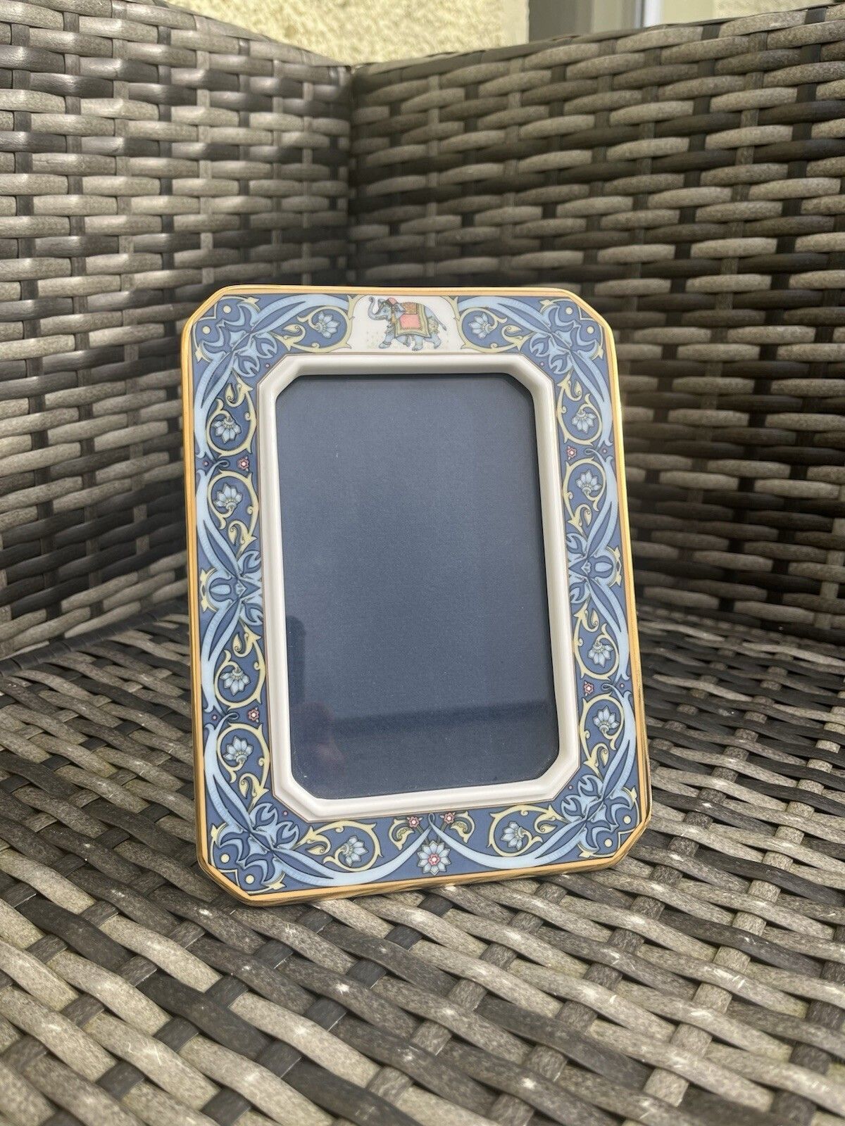 Vintage Wedgwood Indian Blue Elephant Pattern 4x6 Easel Desk Photo Picture Frame photo furniture