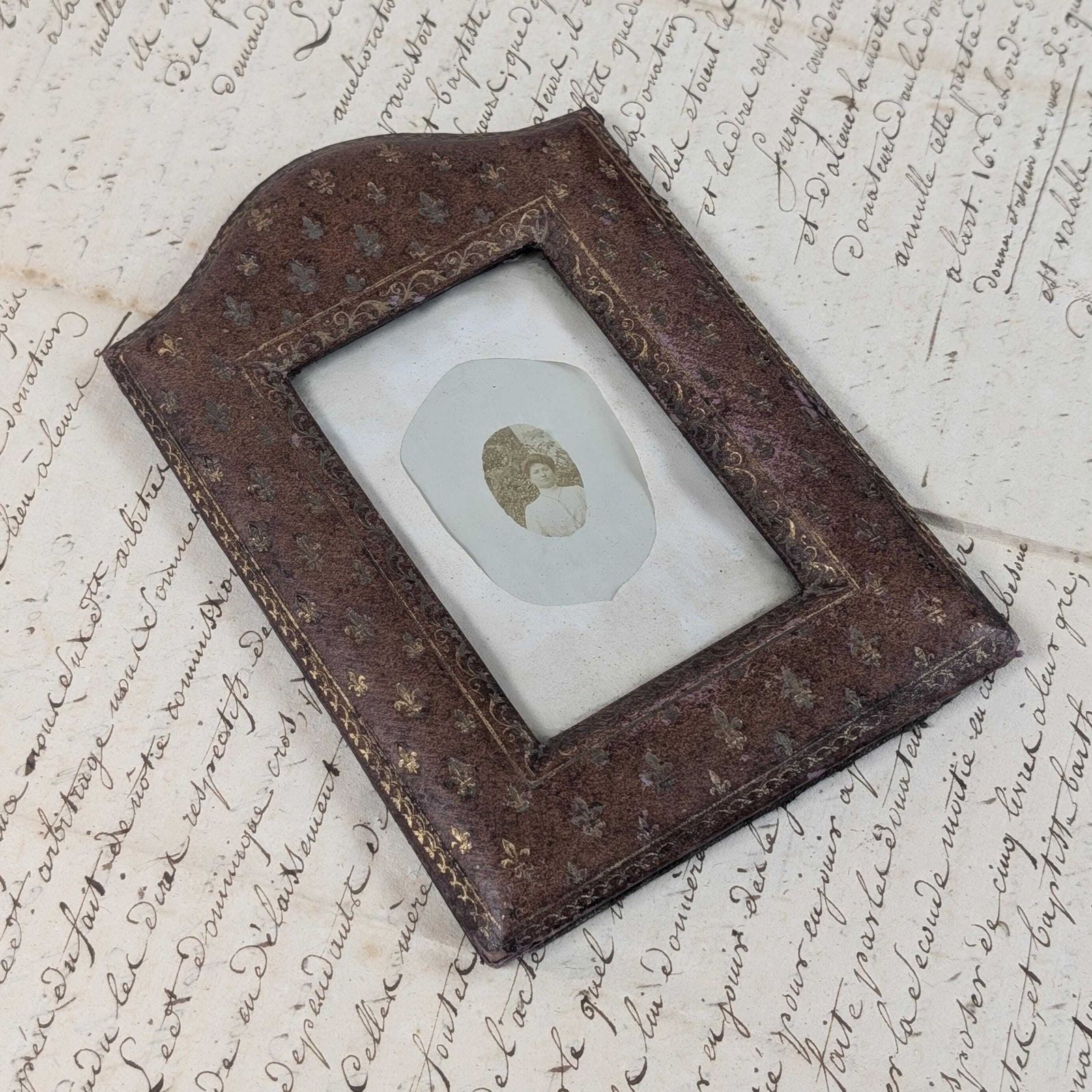 Antique French Domed Picture Frame Gilt Fleur De Lis Faux Leather Small Easel Back Photo Hardware photo furniture