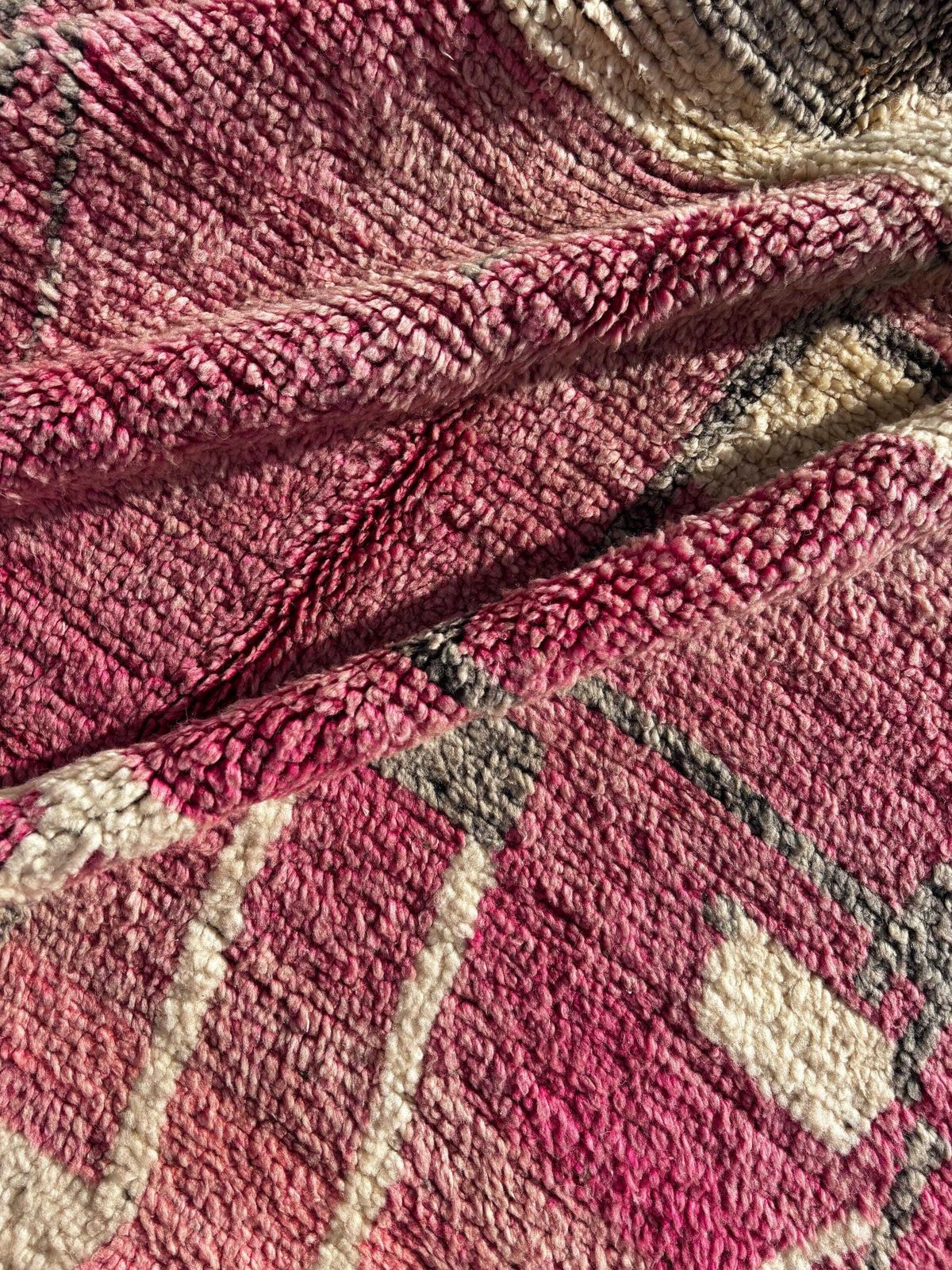 Moroccan Pink Boujaad Rug 200x300 Cm, Authentic Moroccan Berber Wool photo vinterior