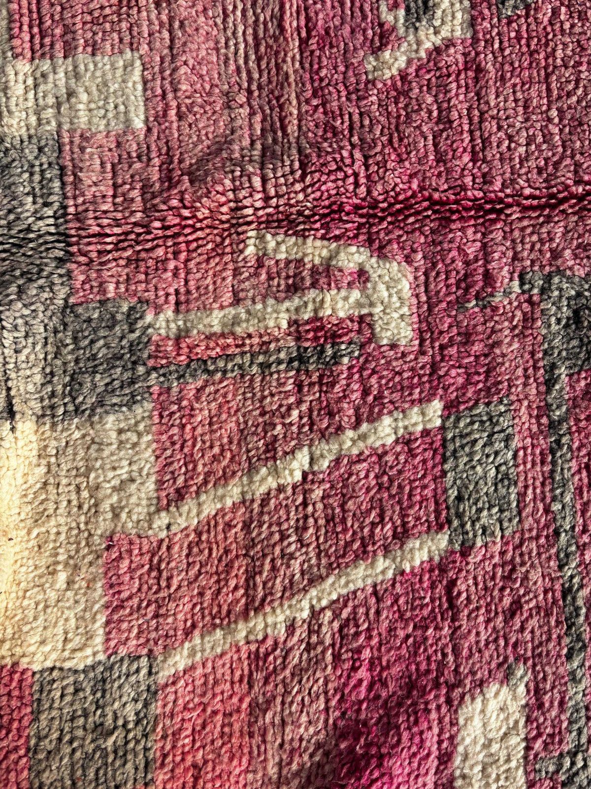 photo furniture Moroccan Pink Boujaad Rug 200x300 Cm, Authentic Moroccan Berber Wool