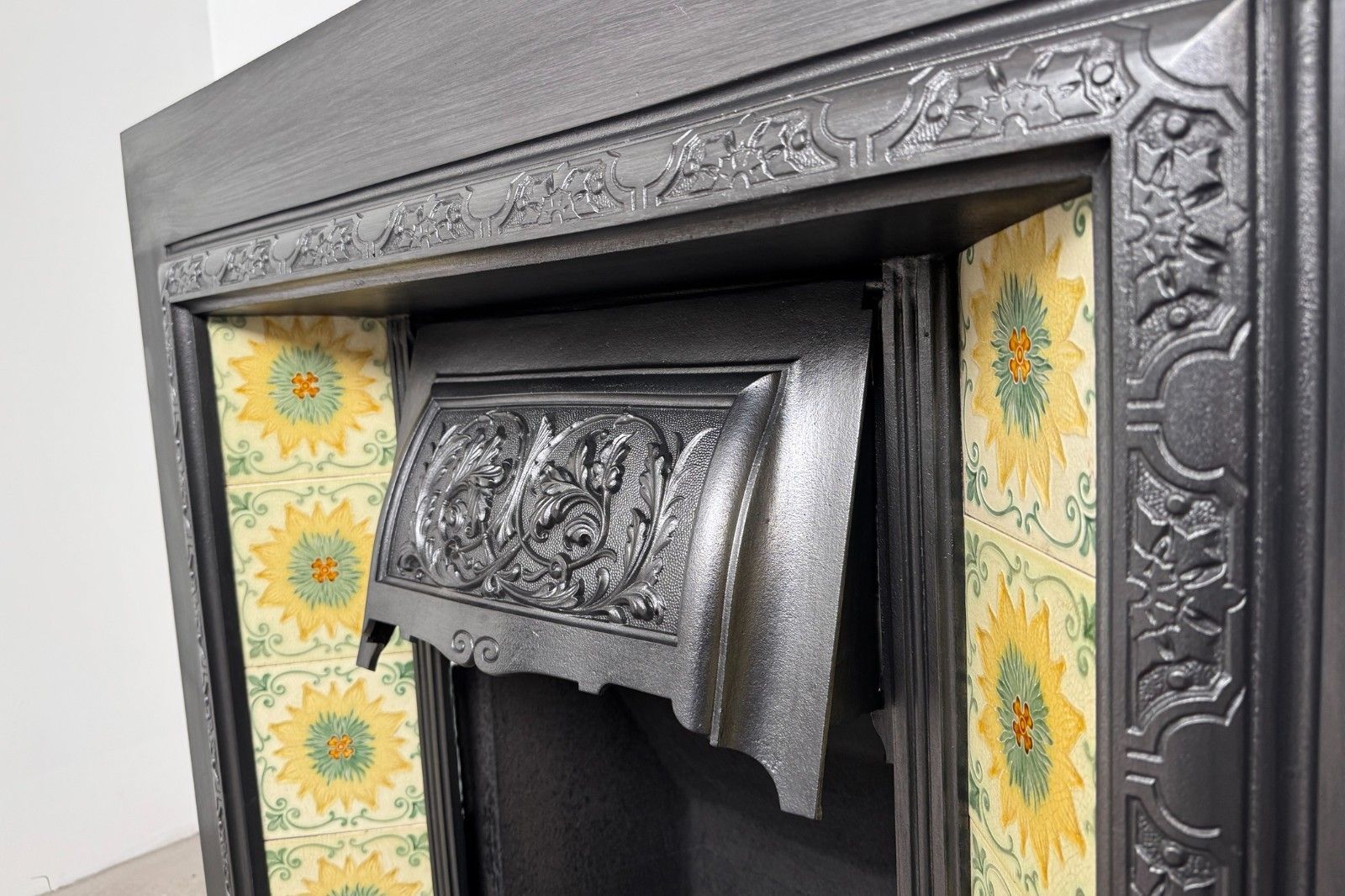 Reclaimed Victorian 19th Century Cast Iron Fireplace Grate photo 1395.0