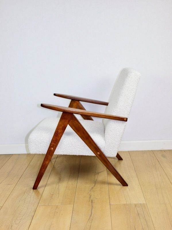 Vintage B 310 Var Armchair, White Bouclé Structure, 70s   Brown Wood photo vinterior