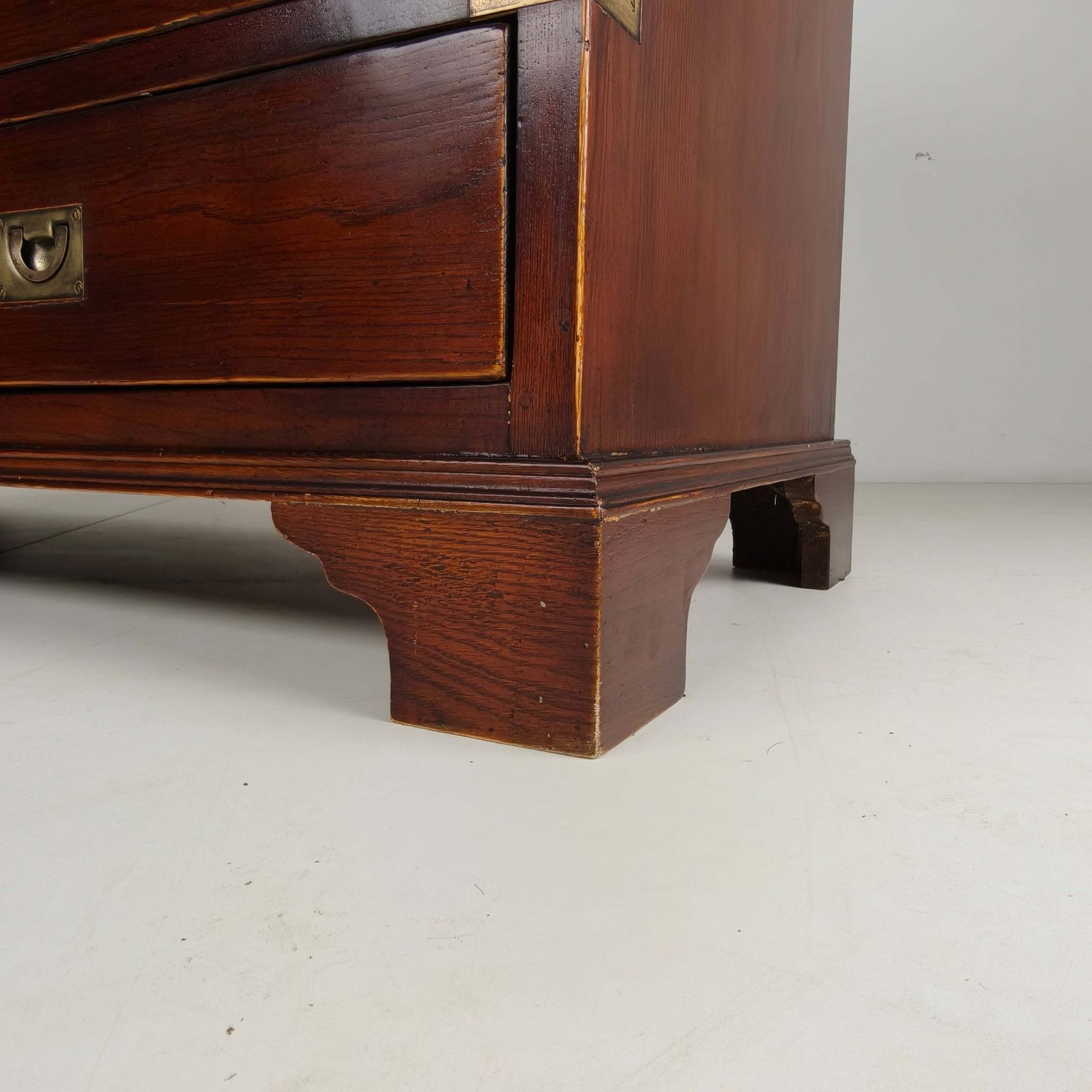 English Campaign Chest Of Drawers With Brass Hardware – 20th Century photo vintage