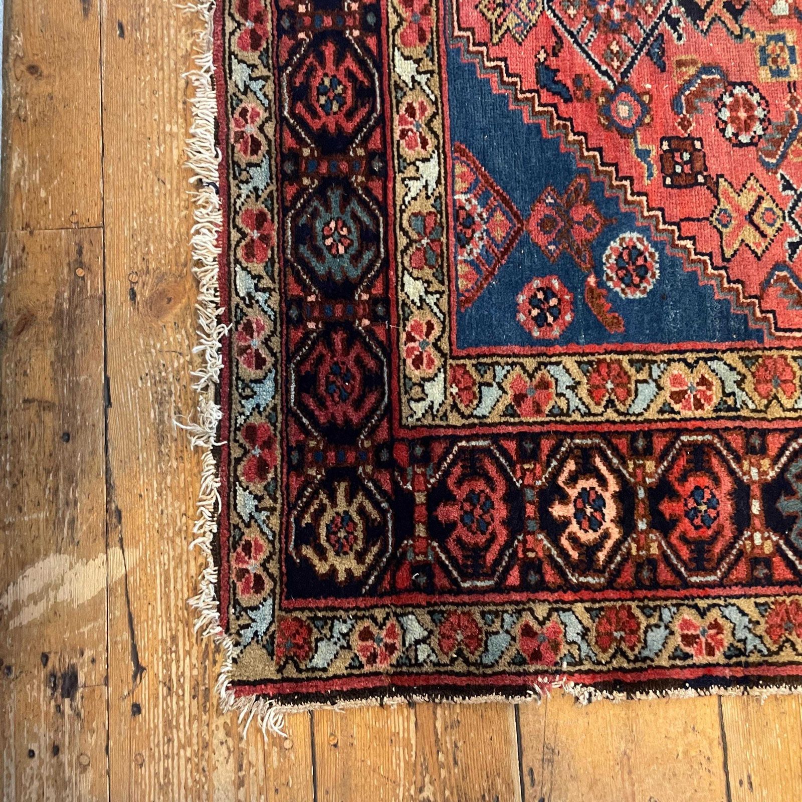 photo vintage Antique Rug Tribal Hand Knotted Red Navy Blue Hallway Area Carpet Middle Eastern Handwoven Geometric