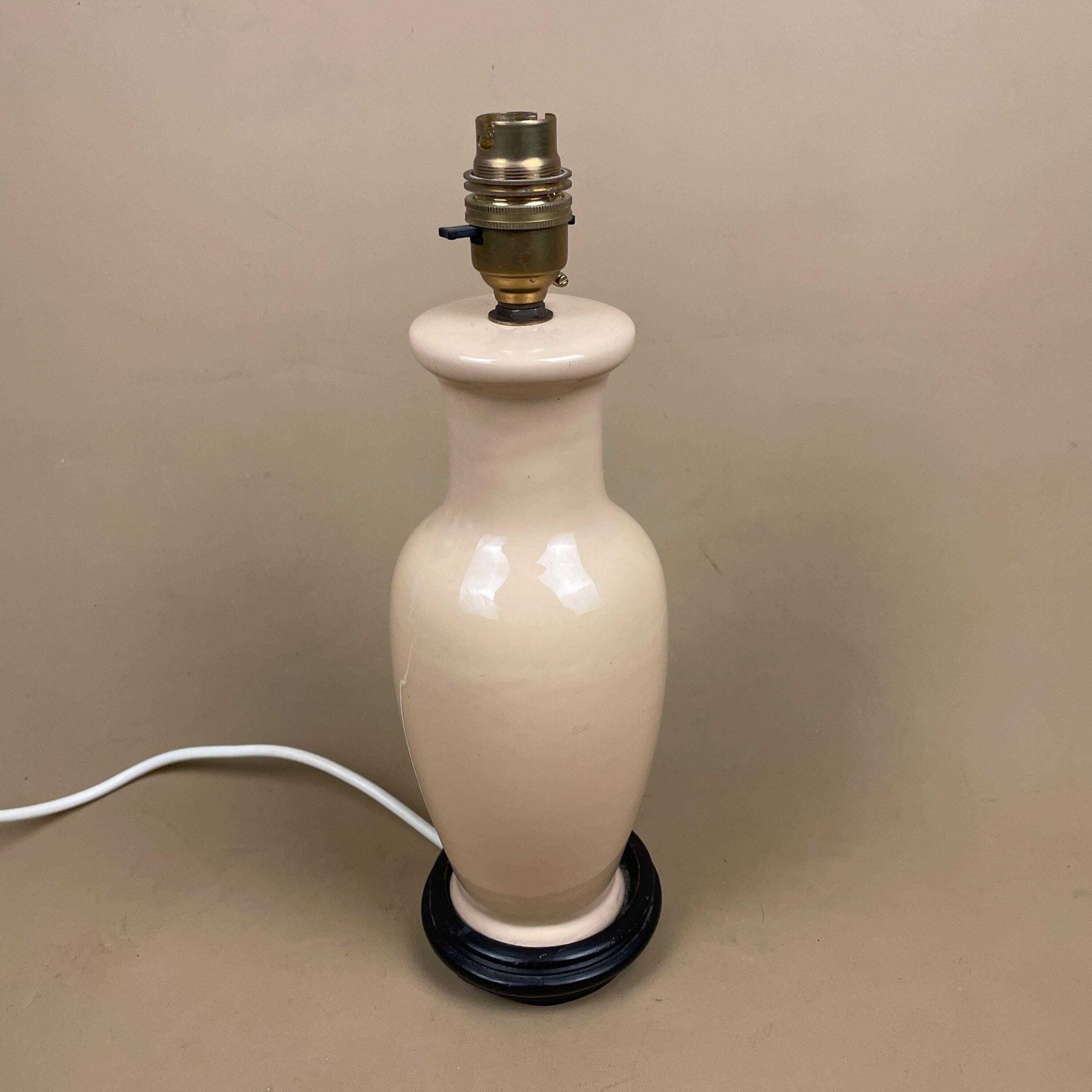 Oriental Ceramic Lamp Light Bedside Table Wood Base Chinese Vase Cream Beige Antique Gold Metal Wooden Classic Elegant Medium Side photo Lighting