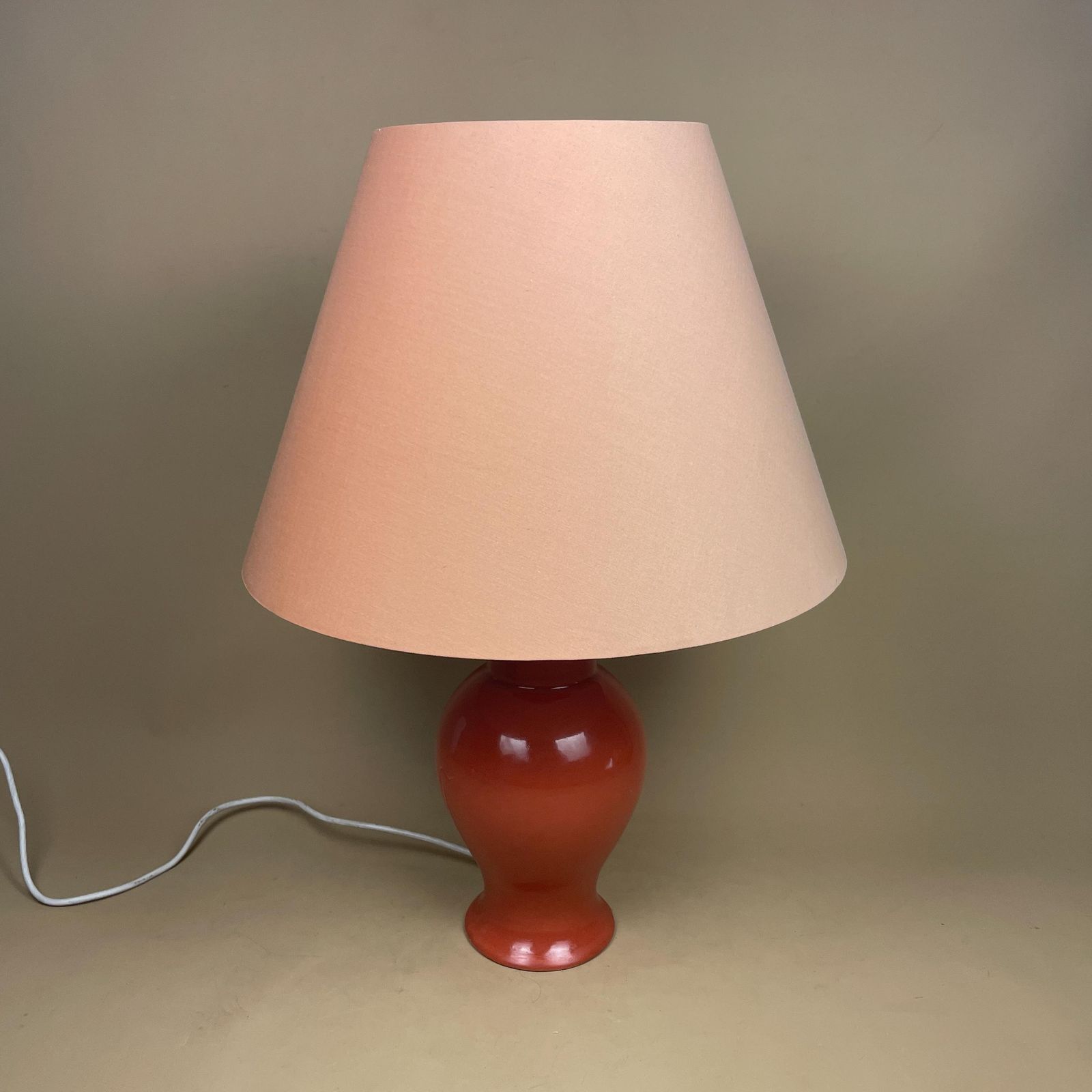 Oriental Ceramic Lamp Light Bedside Table Chinese Vase Red Antique Gold Metal Classic Elegant Medium Side Lampshade Shade photo for sale