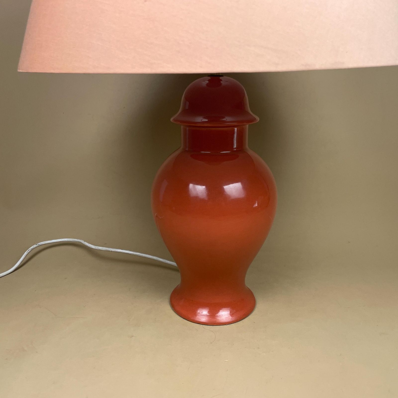 Oriental Ceramic Lamp Light Bedside Table Chinese Vase Red Antique Gold Metal Classic Elegant Medium Side Lampshade Shade photo vinterior