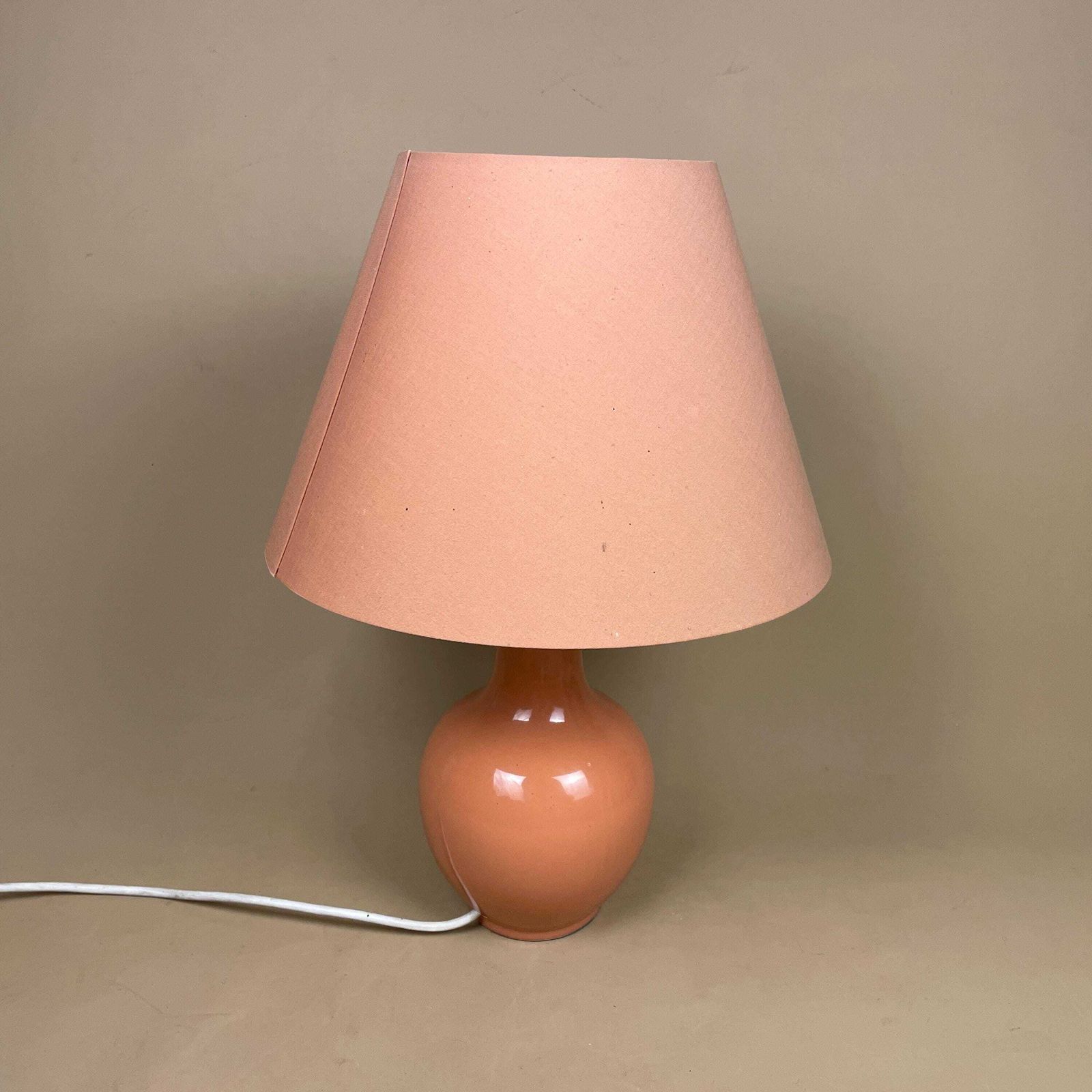 Oriental Ceramic Lamp Light Bedside Table Chinese Vase Peach Antique Gold Metal Classic Elegant Medium Side Lampshade Shade photo vintage