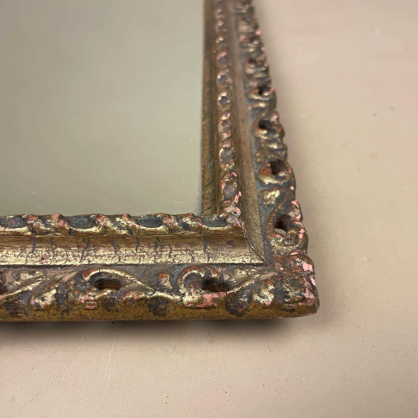 photo furniture Vintage Freestanding Mirror Gold Gilt Wood Frame Portrait Dressing Tabletop Ornate Gilted Bedroom Vanity Decorative Rectangle Wooden