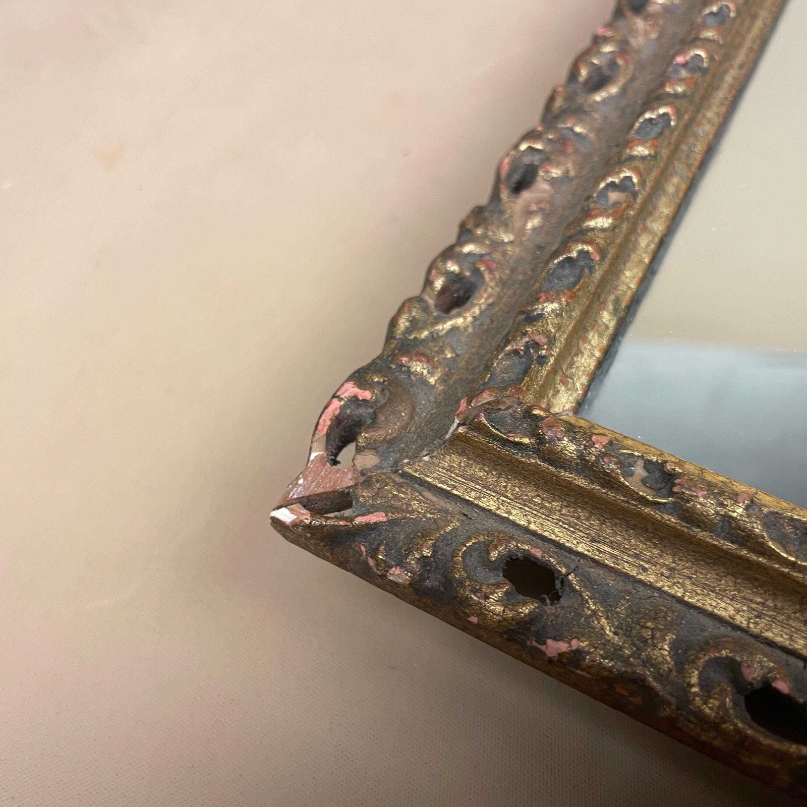 Home Decor Vintage Freestanding Mirror Gold Gilt Wood Frame Portrait Dressing Tabletop Ornate Gilted Bedroom Vanity Decorative Rectangle Wooden photo