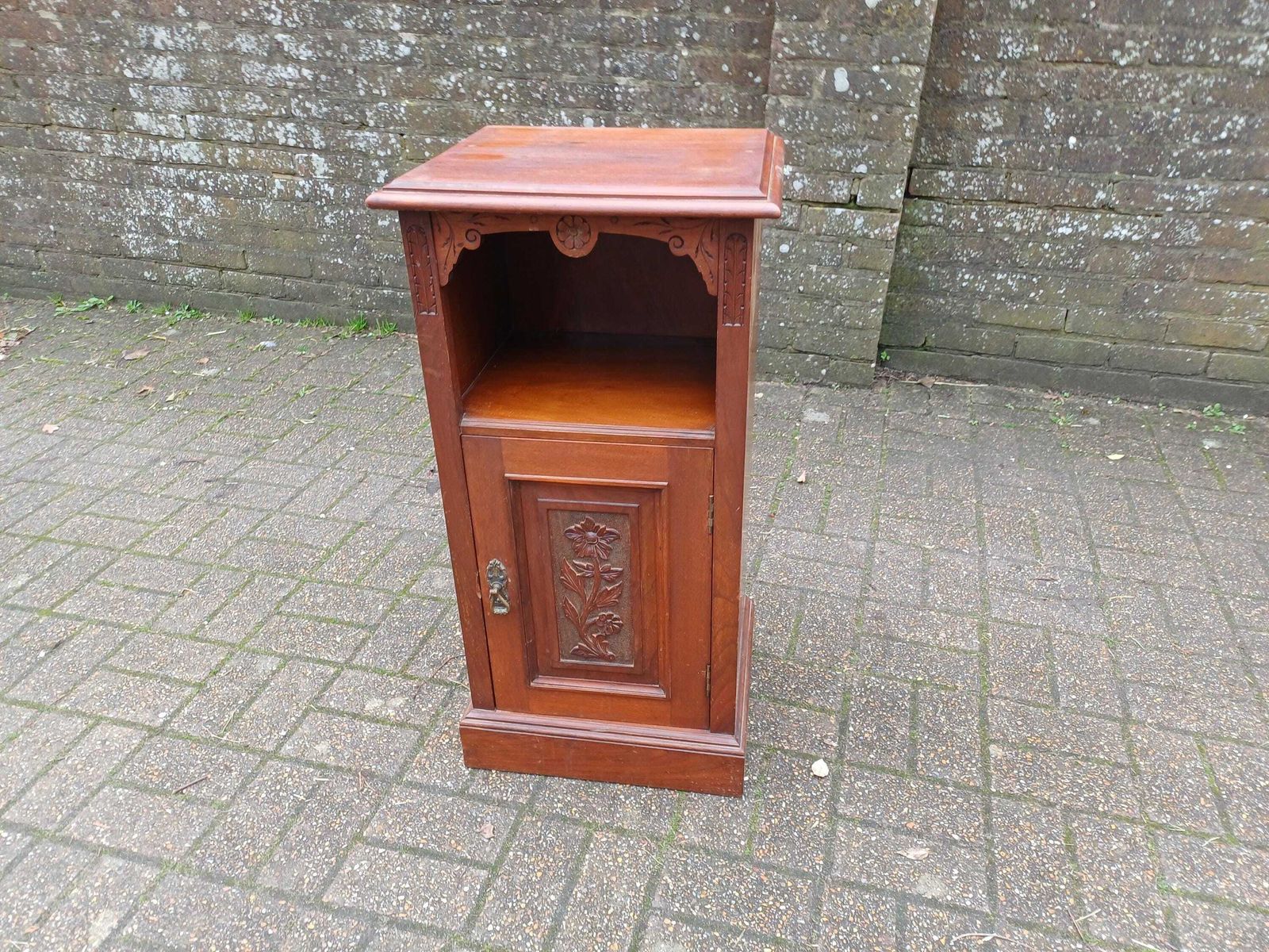 Victorian Mahogany Pot Cupboard Bedside Cabinet Antique Edwardian Nightstand Carved Flower Door Solid Wood Side Table photo for sale