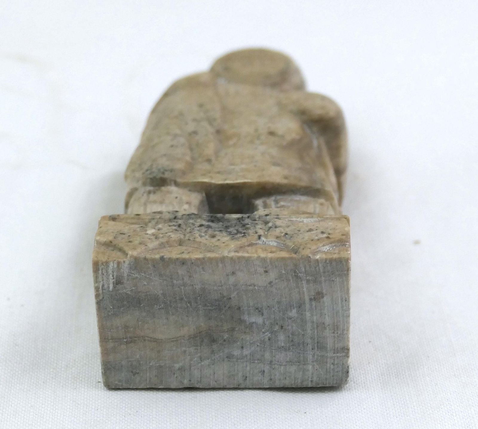 Vintage Inuit First Nations Speksteen Sculptuur, Vissers Figurine, Retro Alaskaans Inheems Jagersfiguur Van Gesneden Steen photo buy