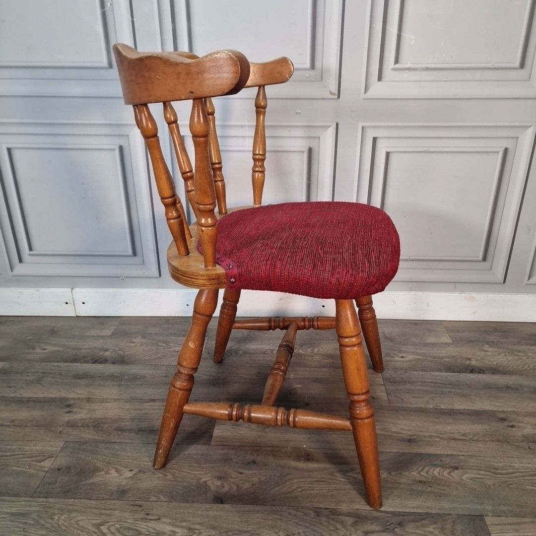 90.0 Vintage Wooden Captains Chair – Spindle Back Smokers Bow Seat Pub Desk Retro photo