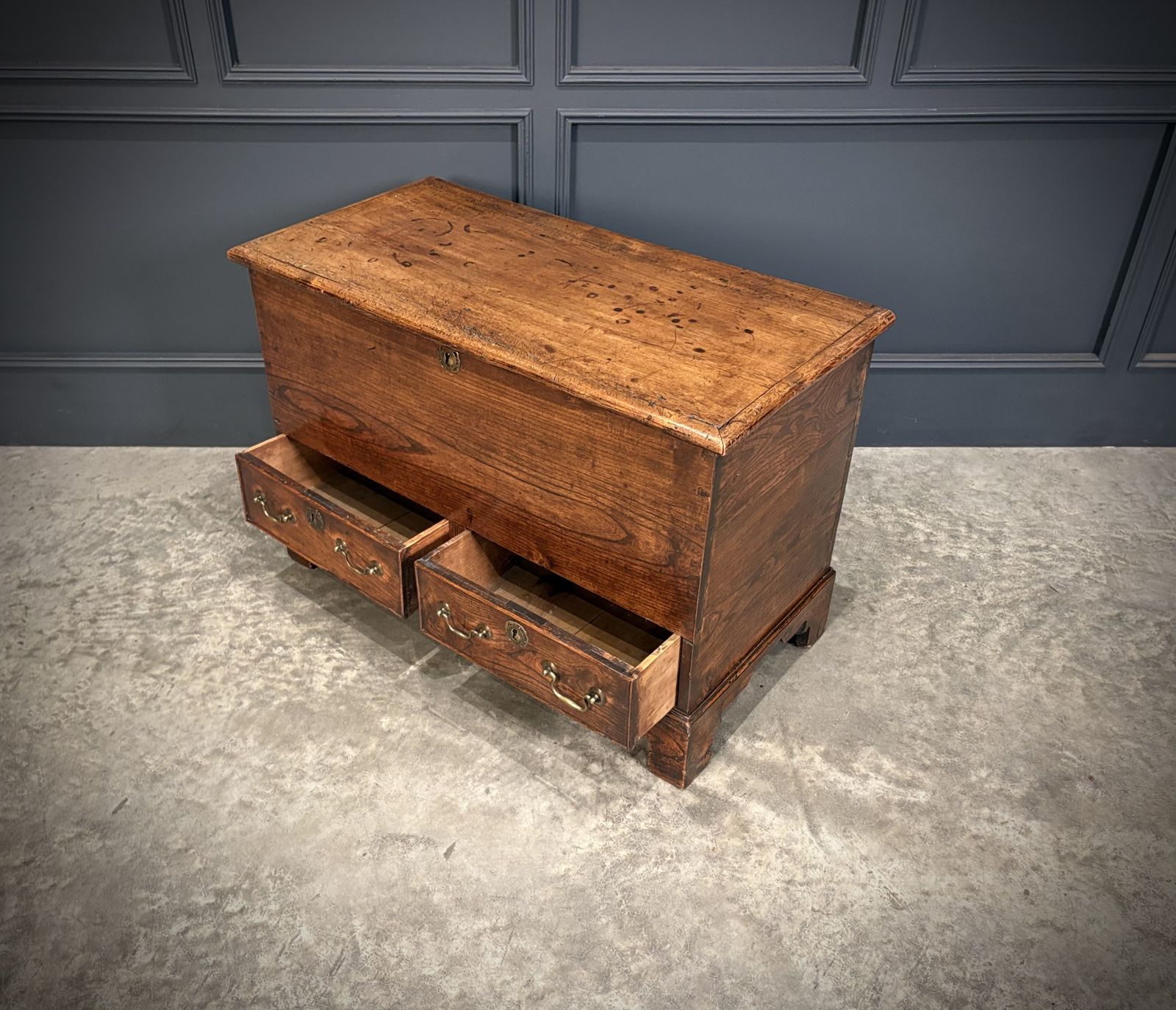photo furniture Georgian Elm Blanket Box