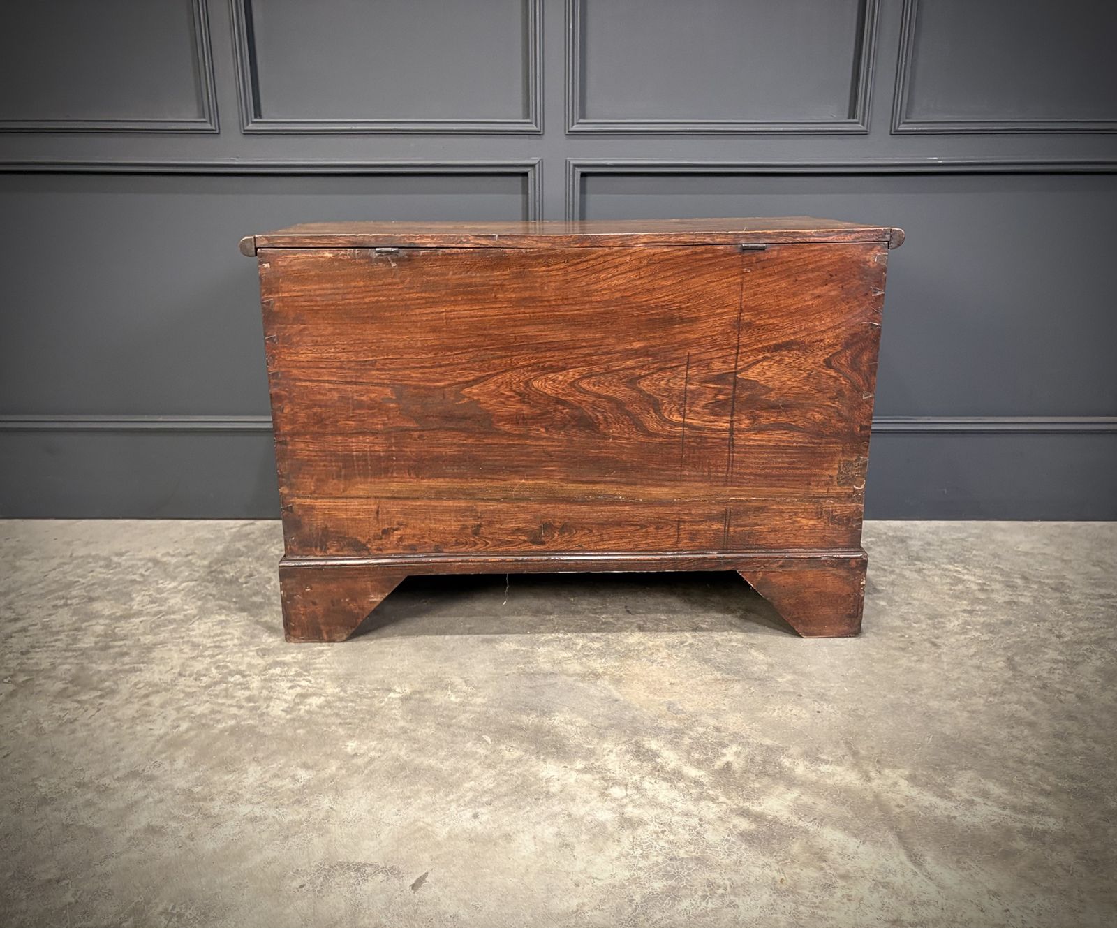 photo vintage Georgian Elm Blanket Box