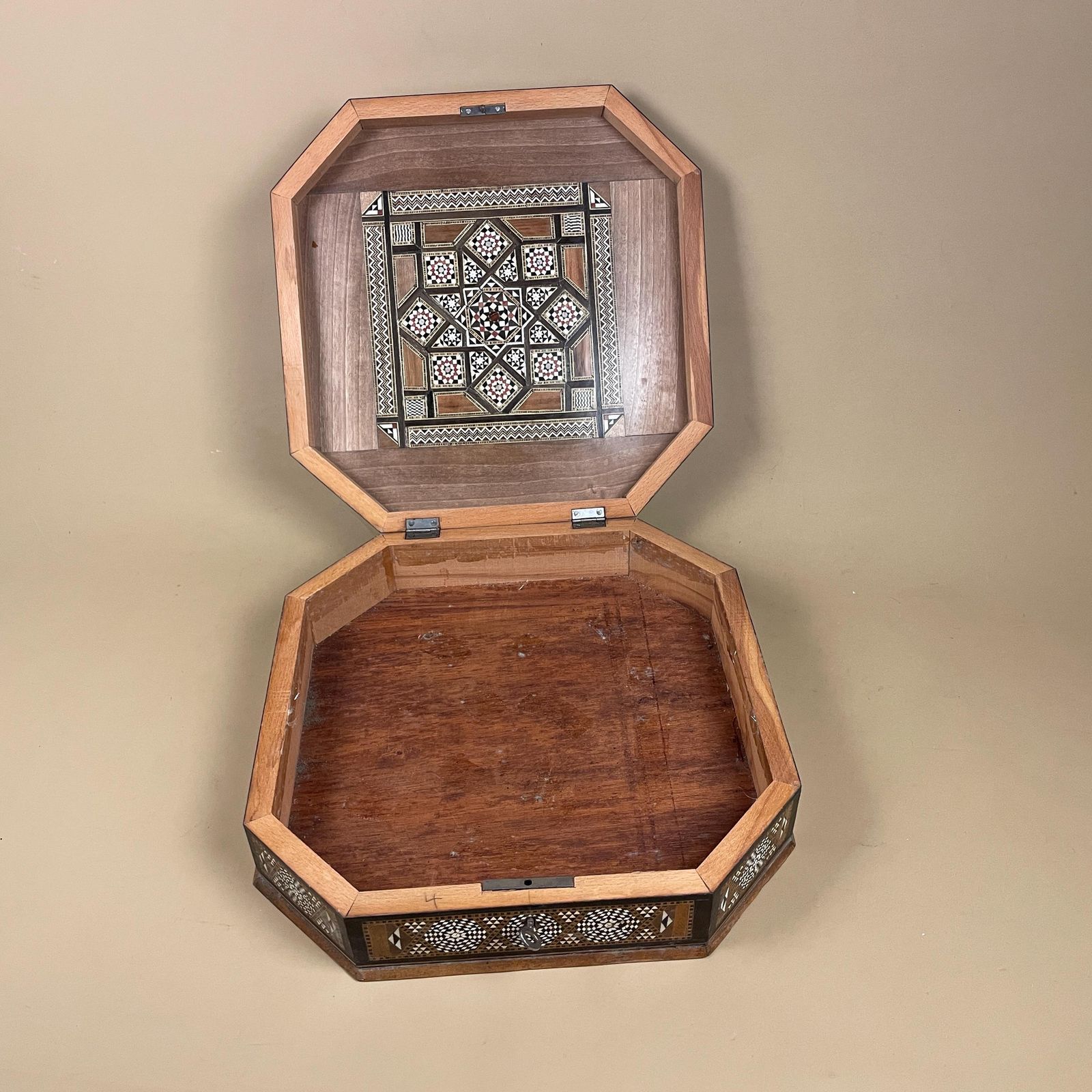 photo vintage Wooden Hexagon Marquetry Inlay Box Trinket Jewellery Lidded Top Lid Patterned Pattern Handmade Table Top Wood Key Lock Geometric Pattern