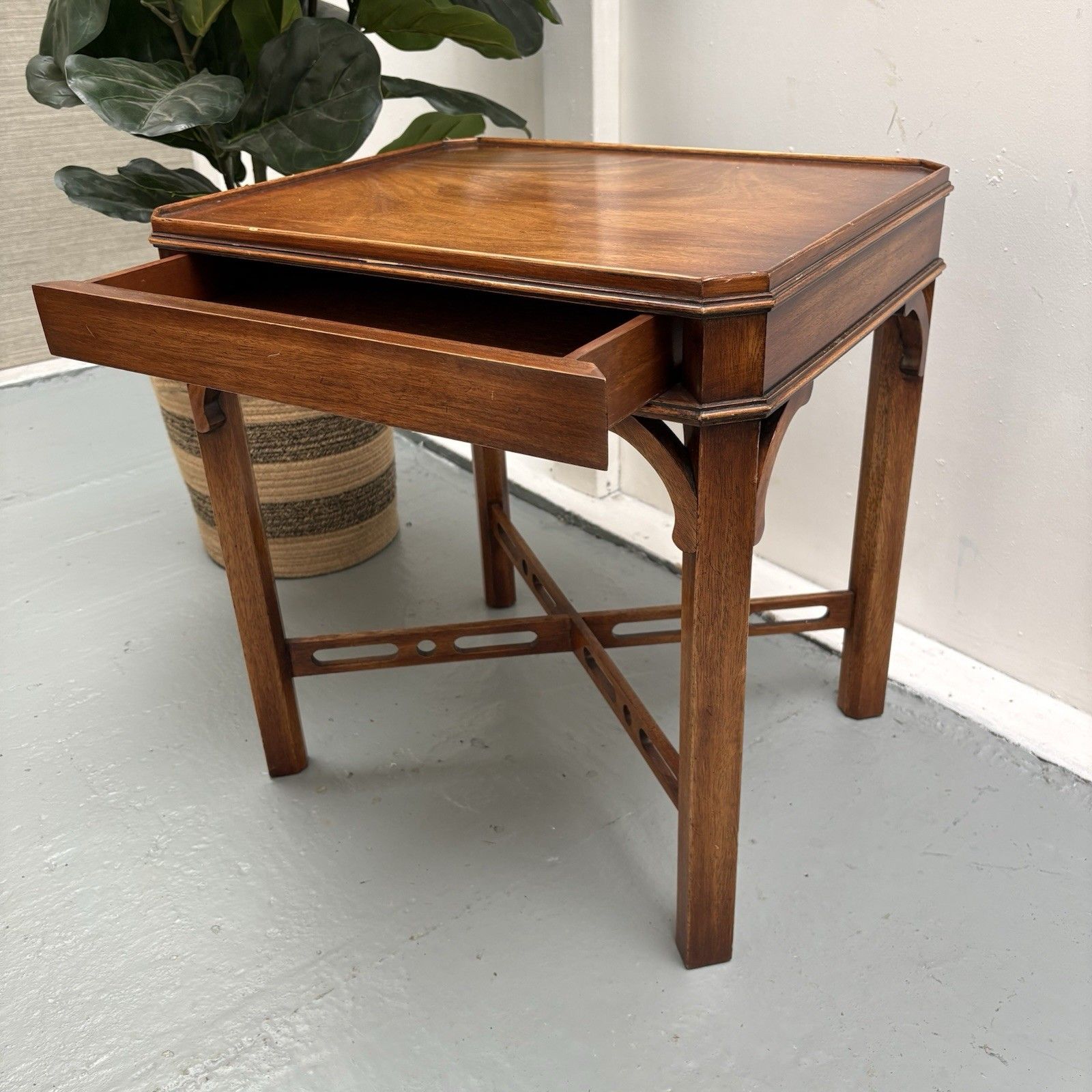 Bevan Funnell Mahogany Side Table Georgian Revival England, 1960s photo vinterior