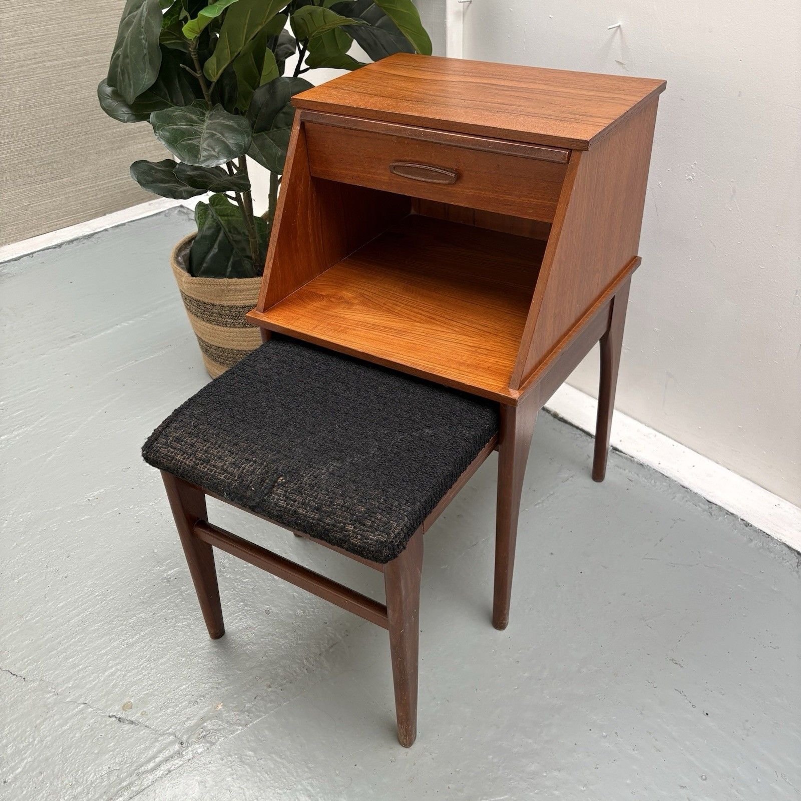Chippy Heath Mid Century Teak Extending Telephone Table Cabinet Sideboard Bl747