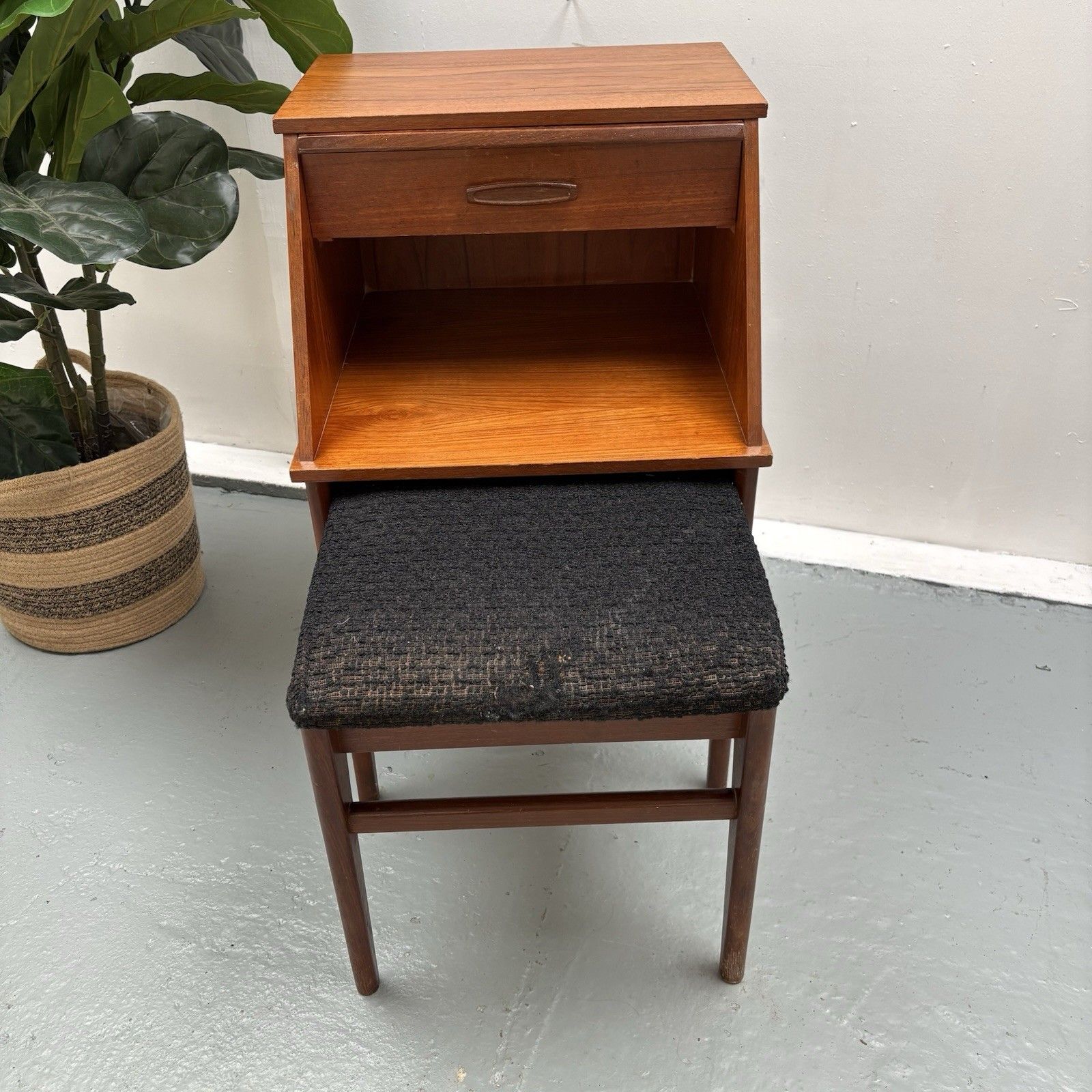 Chippy Heath Mid Century Teak Extending Telephone Table Cabinet Sideboard Bl747 photo vintage