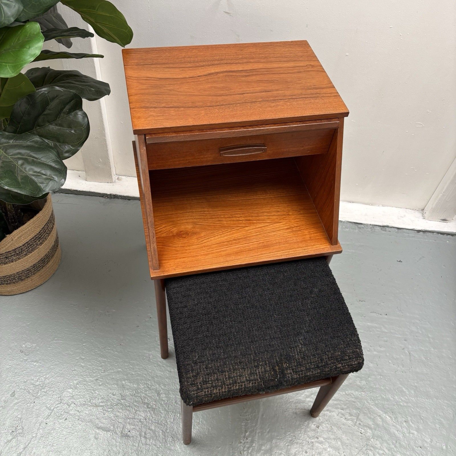 photo furniture Chippy Heath Mid Century Teak Extending Telephone Table Cabinet Sideboard Bl747