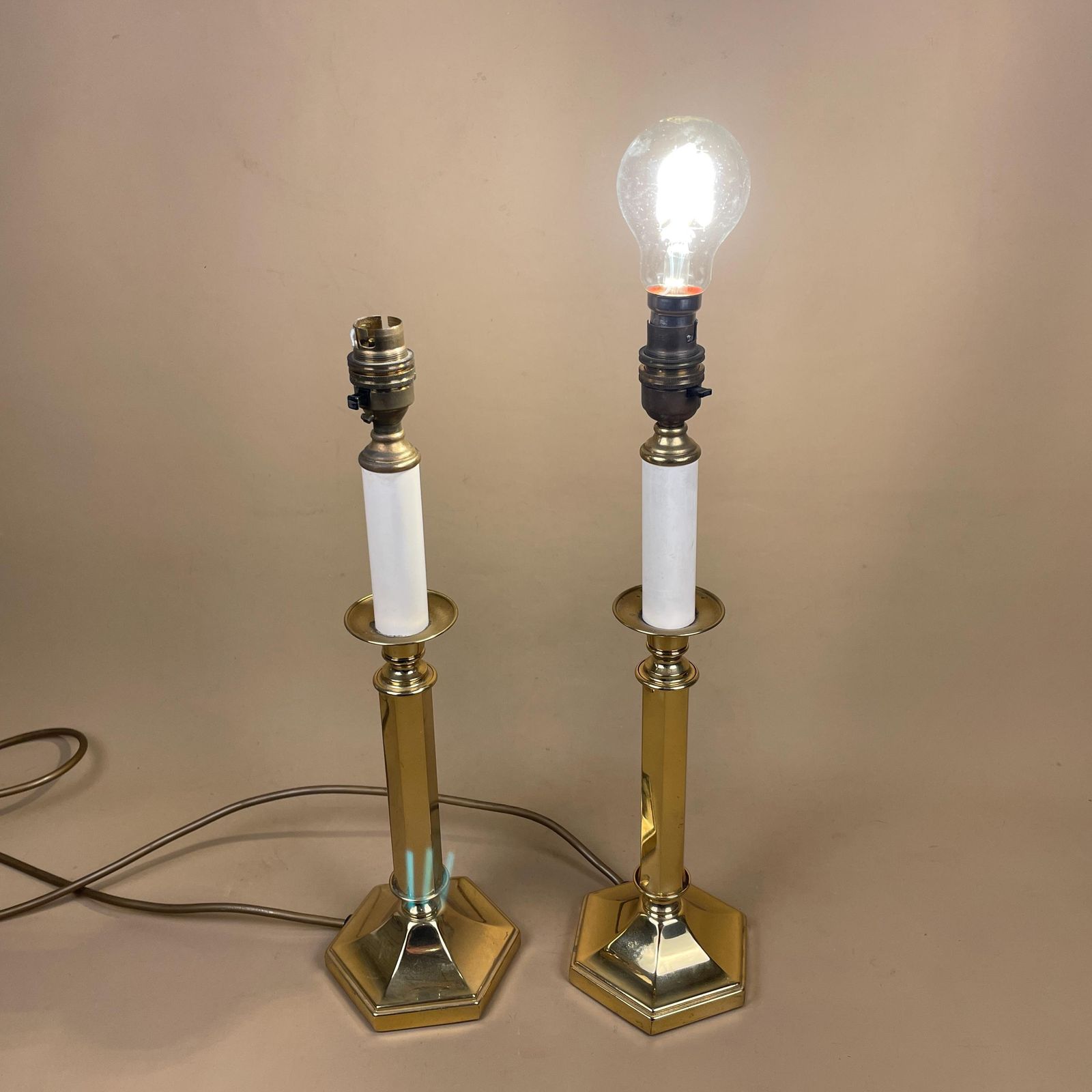 Lighting Antique Matching Pair Of Metal Gold Brass Lamps Lights Bedside Side Lamp Table Desk Light Column Hexagon Base Vintage Classic Two Set Candle photo
