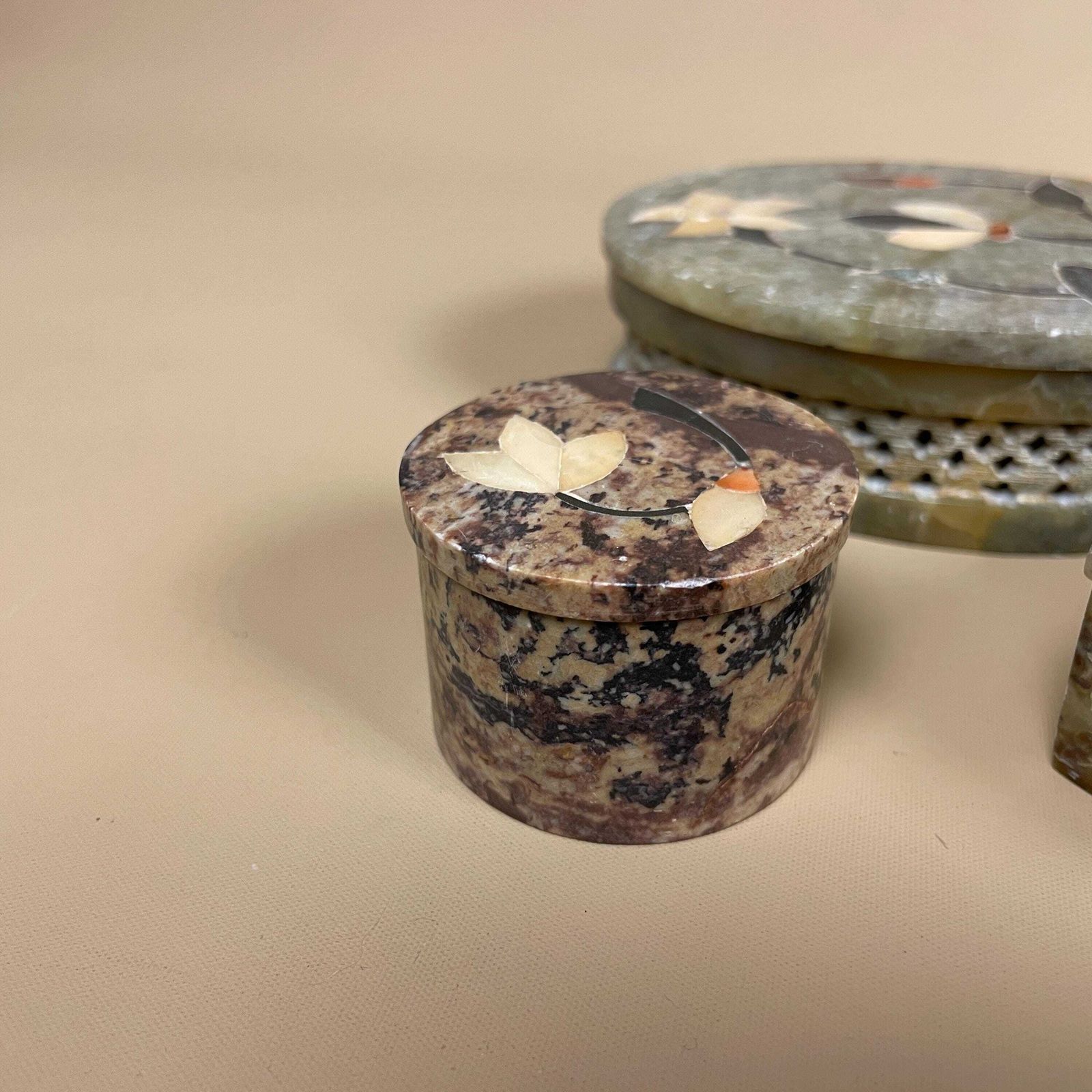 Indian Green Stone Inlay Boxes Set Of 3 Carved Soapstone Jewellery Trinket Decor Dressing Table Decor Floral Inlaid With Lids photo for sale