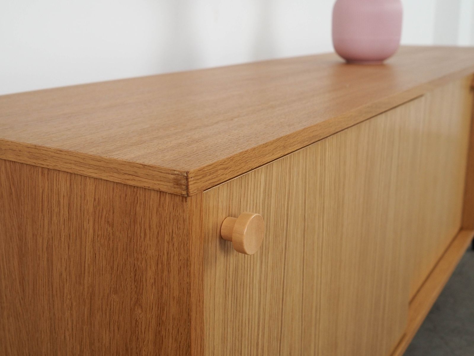Eiken Dressoir, Scandinavisch Design photo vinterior