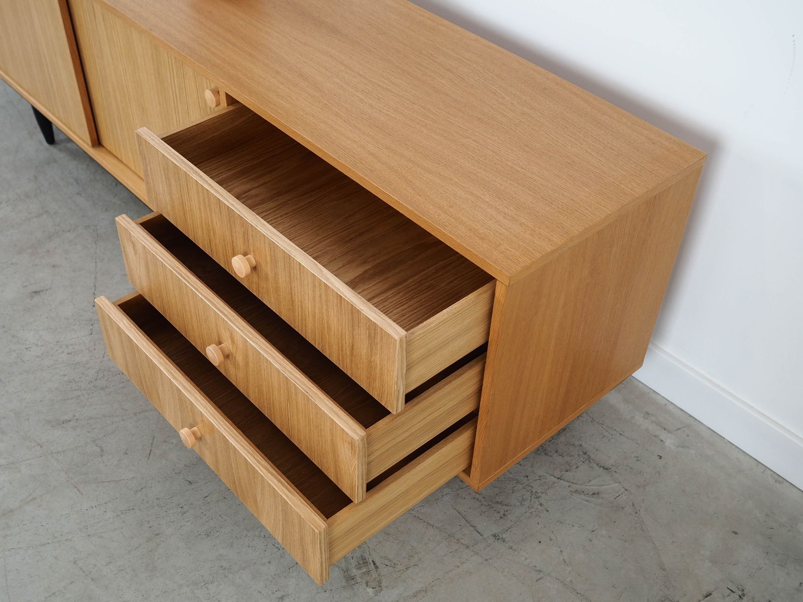 photo furniture Eiken Dressoir, Scandinavisch Design