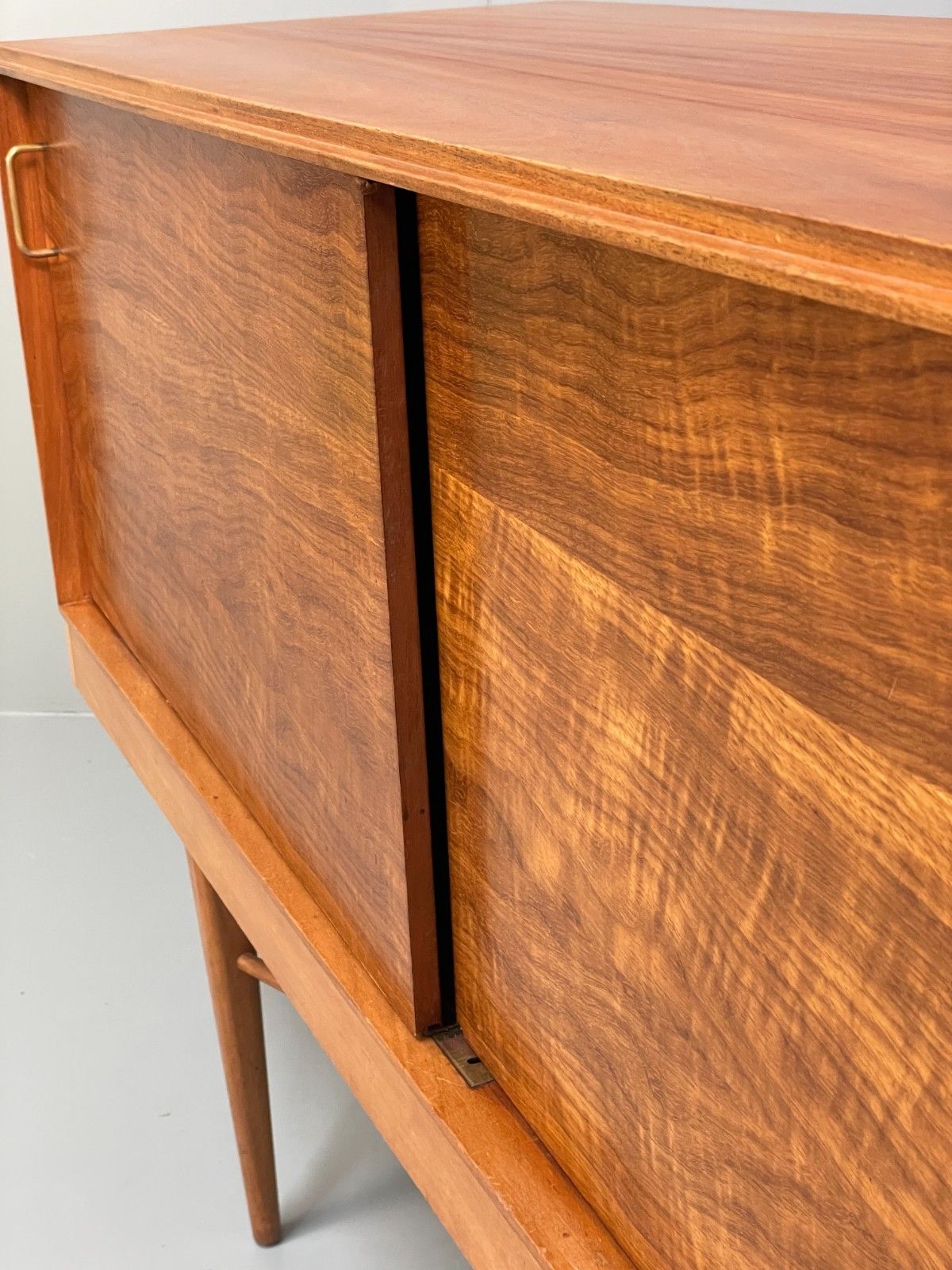 photo vintage Vintage 1950s Sideboard Robert Heritage For Heals Mid Century Brass Eb11676 Mwoo
