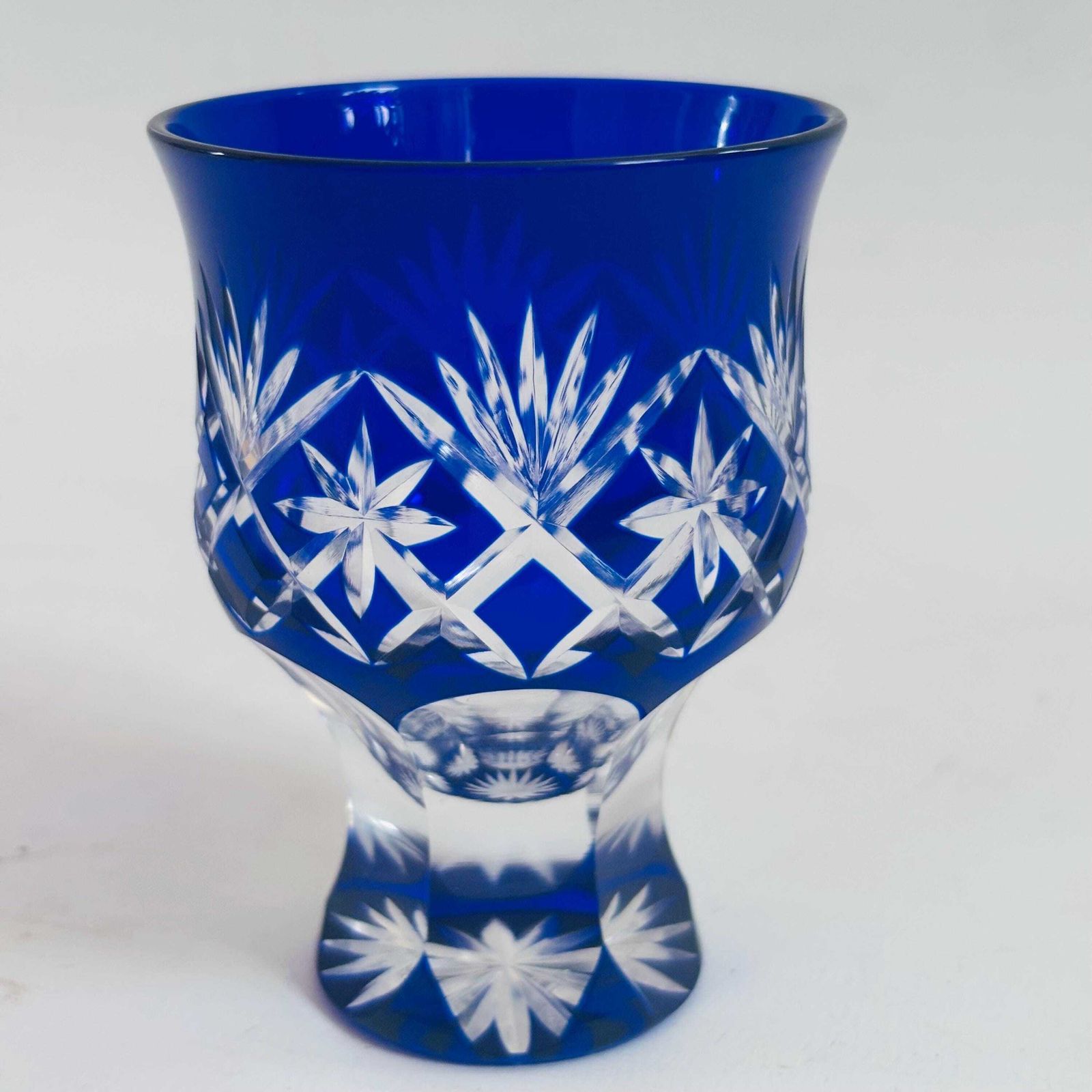 photo vintage Edo Kiriko Cobalt Blue Crystal Sake Cup – Mid Century Hoshi Star Motif